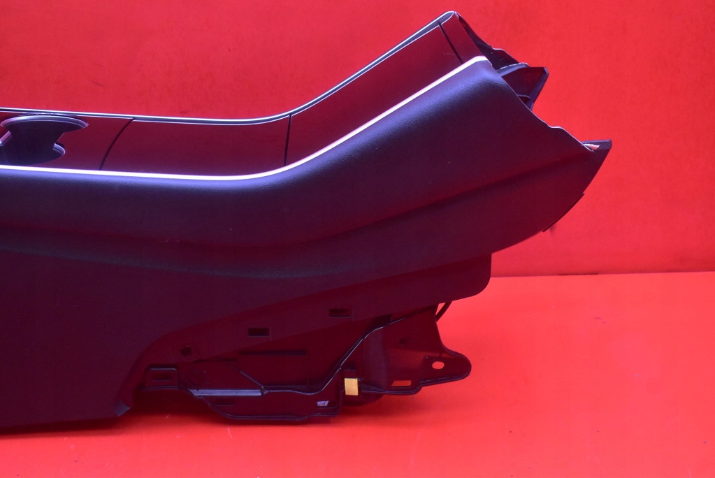 TUNEL central armrest SKORZANY EU 1462991-00-A TESLA MODEL 3 17-21