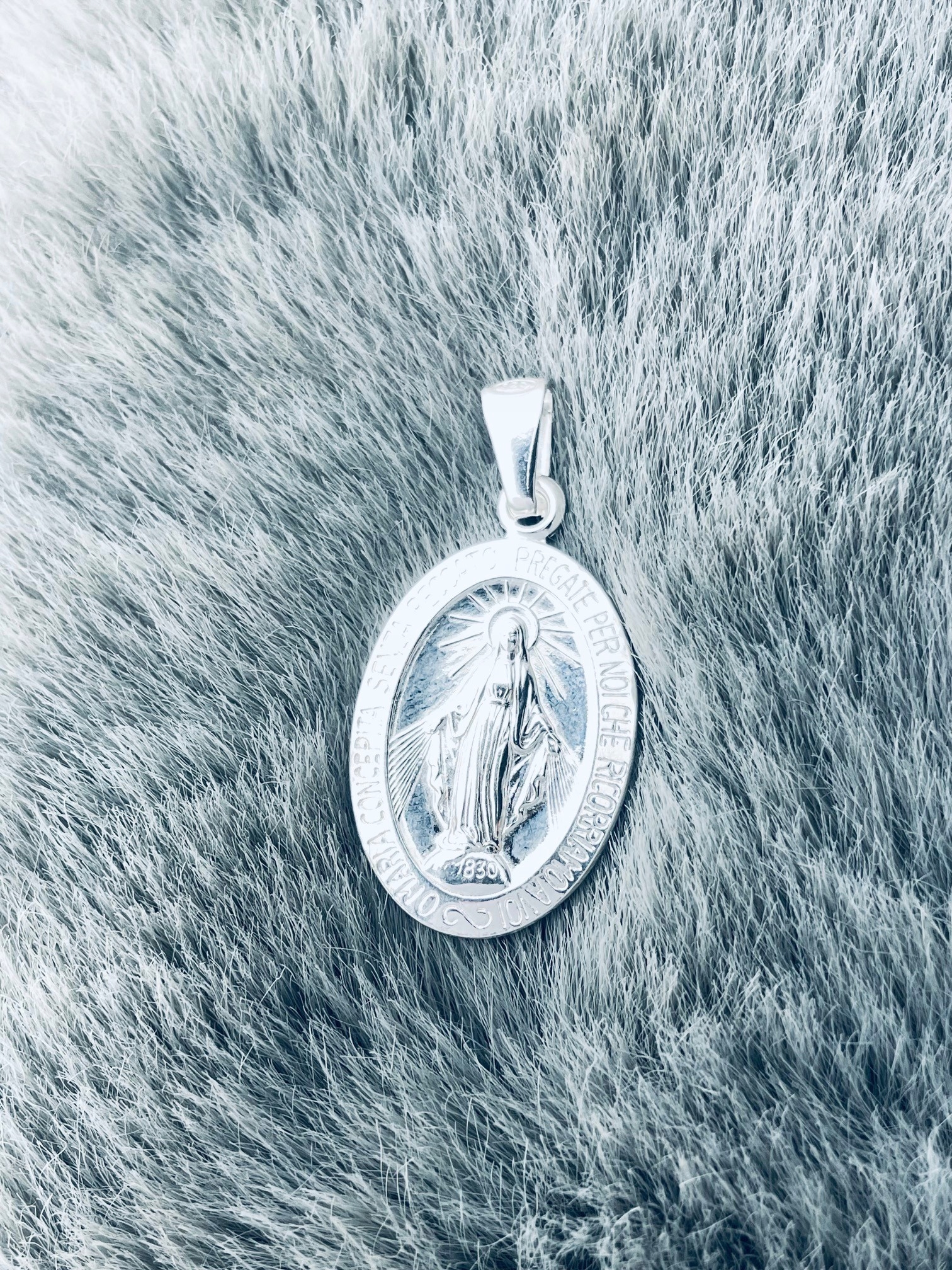 Stříbrný oboustranný medailonek Matka Boží Zázračná zázračná medailka