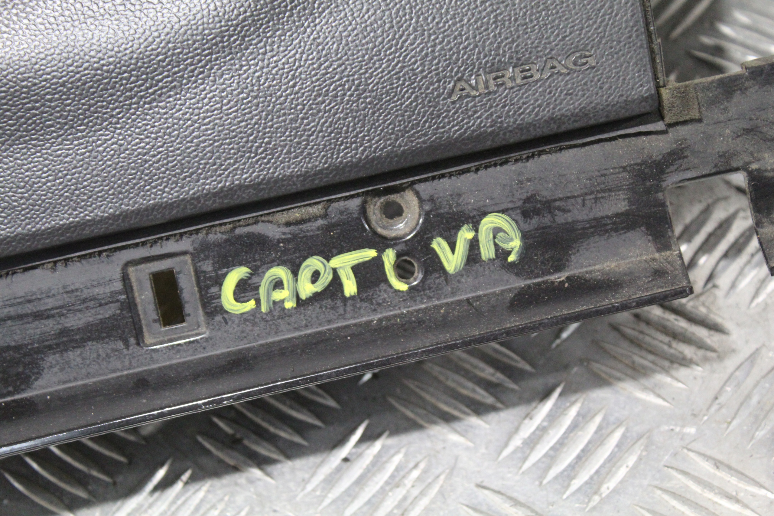 dashboard console WYSTREZLONA CAPTIVA