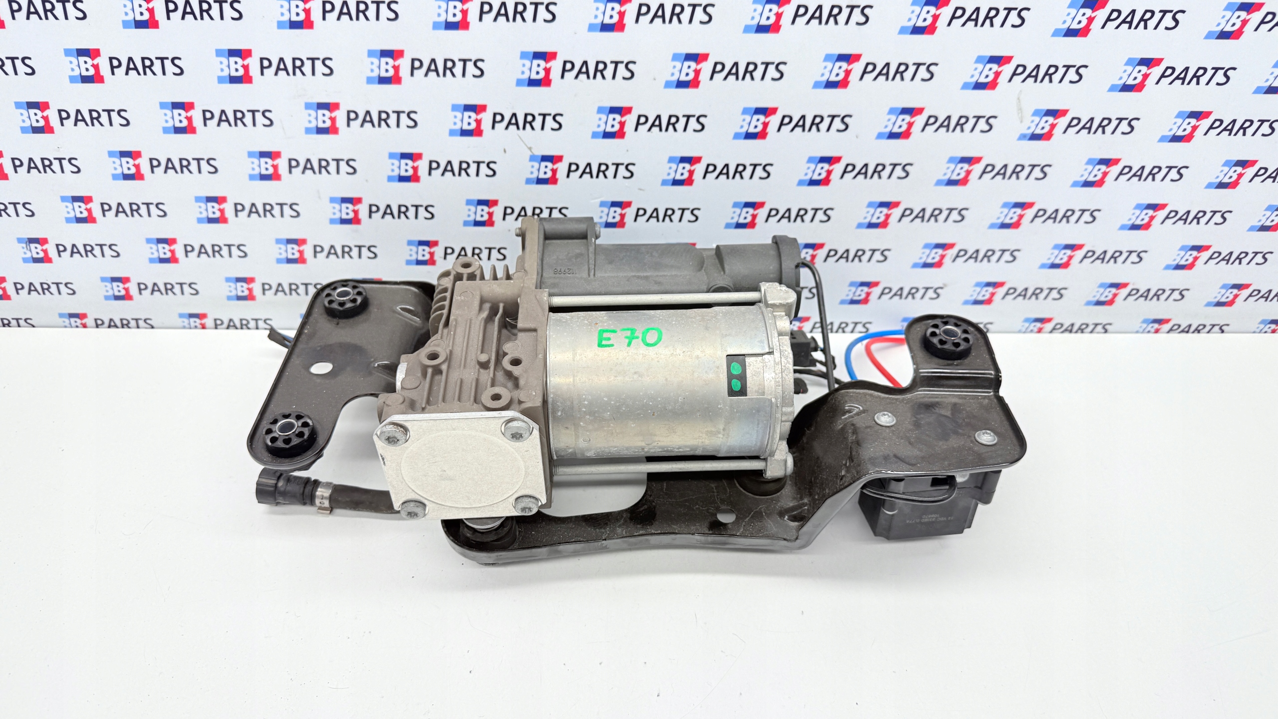 BMW X5 E70 compressor; springing PNEUMATYCZNEGO NIVO complete 6859714