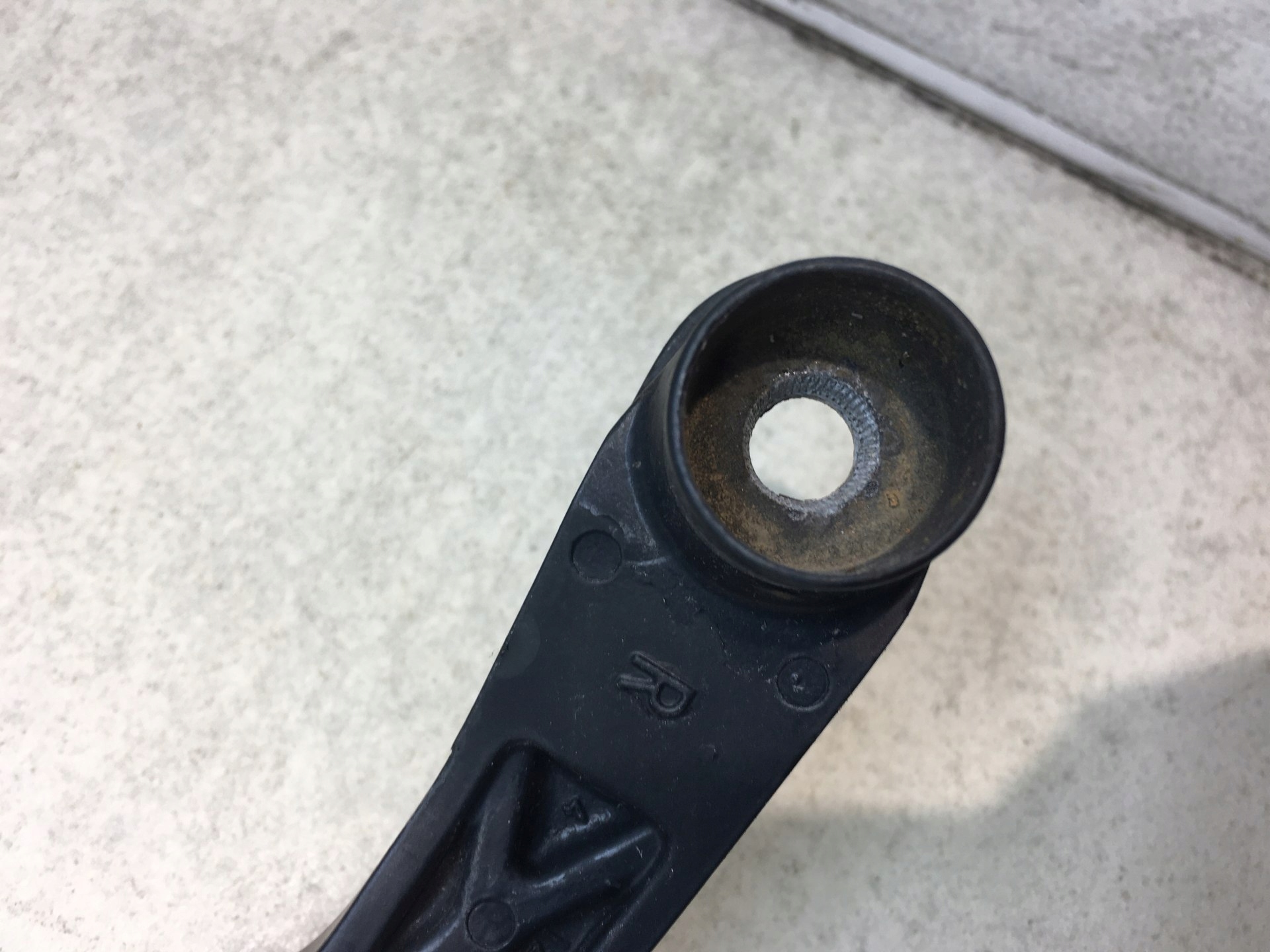 wiper arm front CHRYSLER 300M