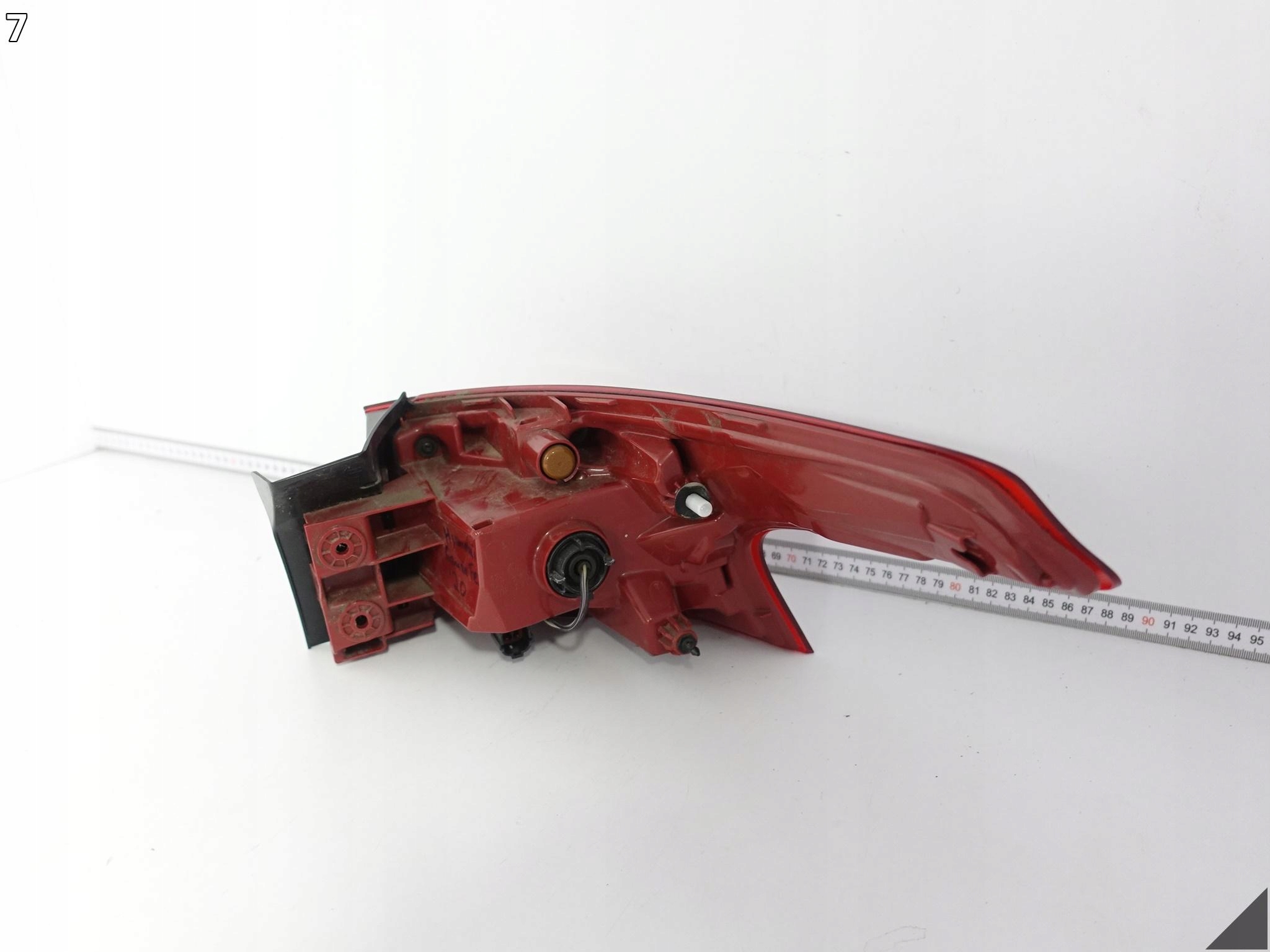 HYUNDAI SANTA FE (TM) IV (4 GENERACJA) 18-20 LAMPA LED LEWA TYŁ EUROPA Numery katalogowe zamienników LAMPA RÜCKLICHT RÜCKLEUCHTE HECKLEUCHTE HECKLICHT TAILLIGHT СТОП STRAŽNJE SVJETLO BAGLYGTE ACHTERLICHT BAKLYS FAROLETE ЗАДНИЙ ФОНАРЬ BAKLJUS ARKA LAMBA 2018 18 2019 19 2020 20