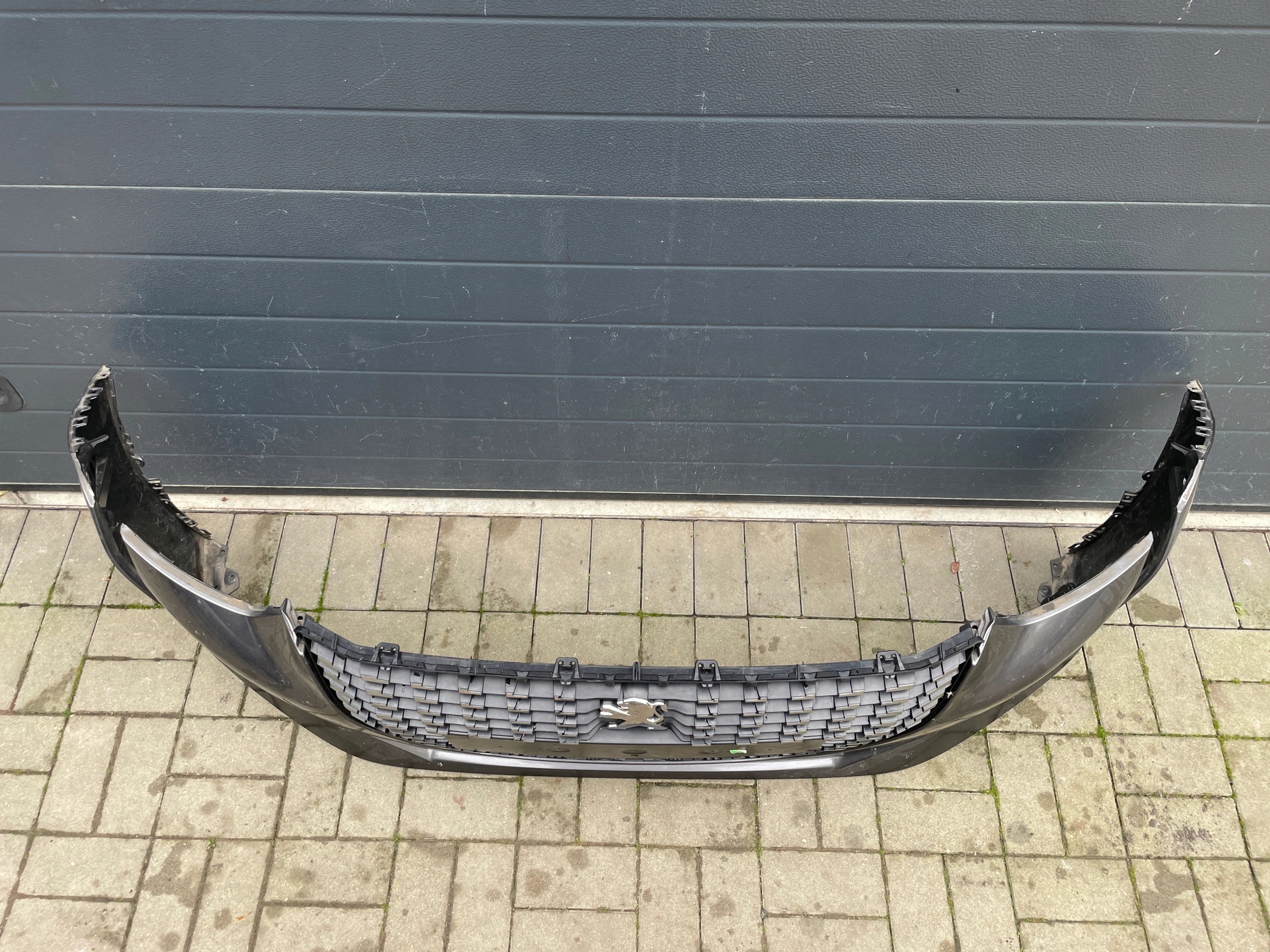 Peugeot 208 2 II bumper front front