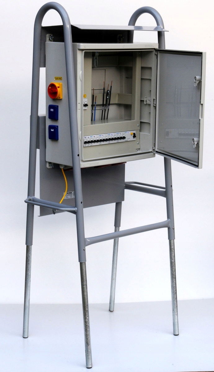 Rozdzielnica budowlana z wyłącznikiem, gn. 2x32A/5, 2*C25/3, gn. 2x16A/5, 2