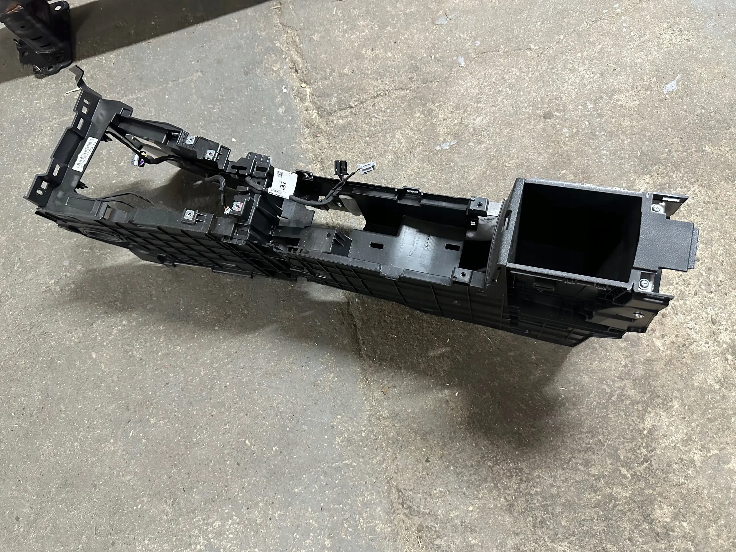 renault ARKANA тунель середина