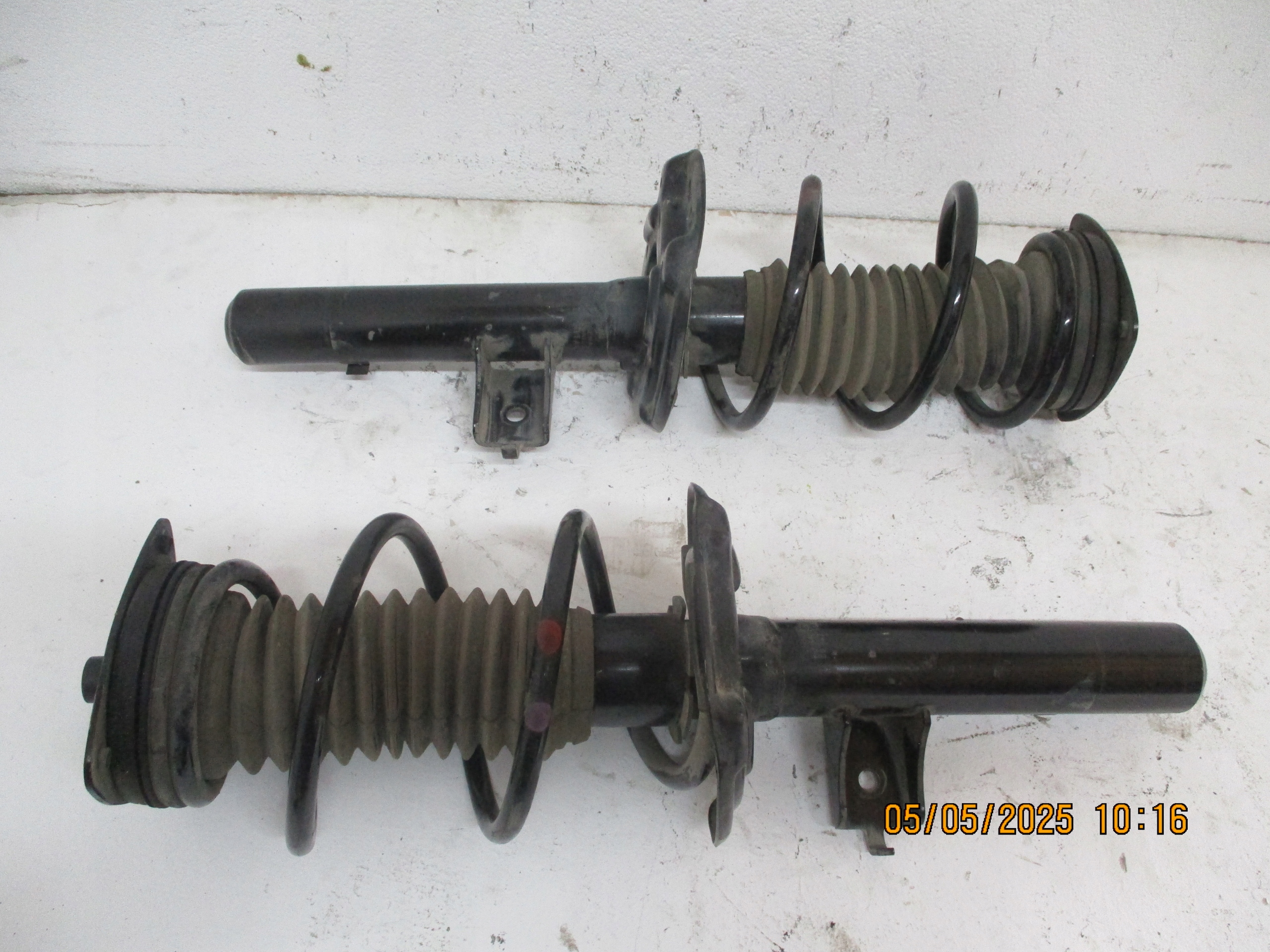 shock absorber amor front right left RENAULT AUSTRAL 543020508R 543033805R
