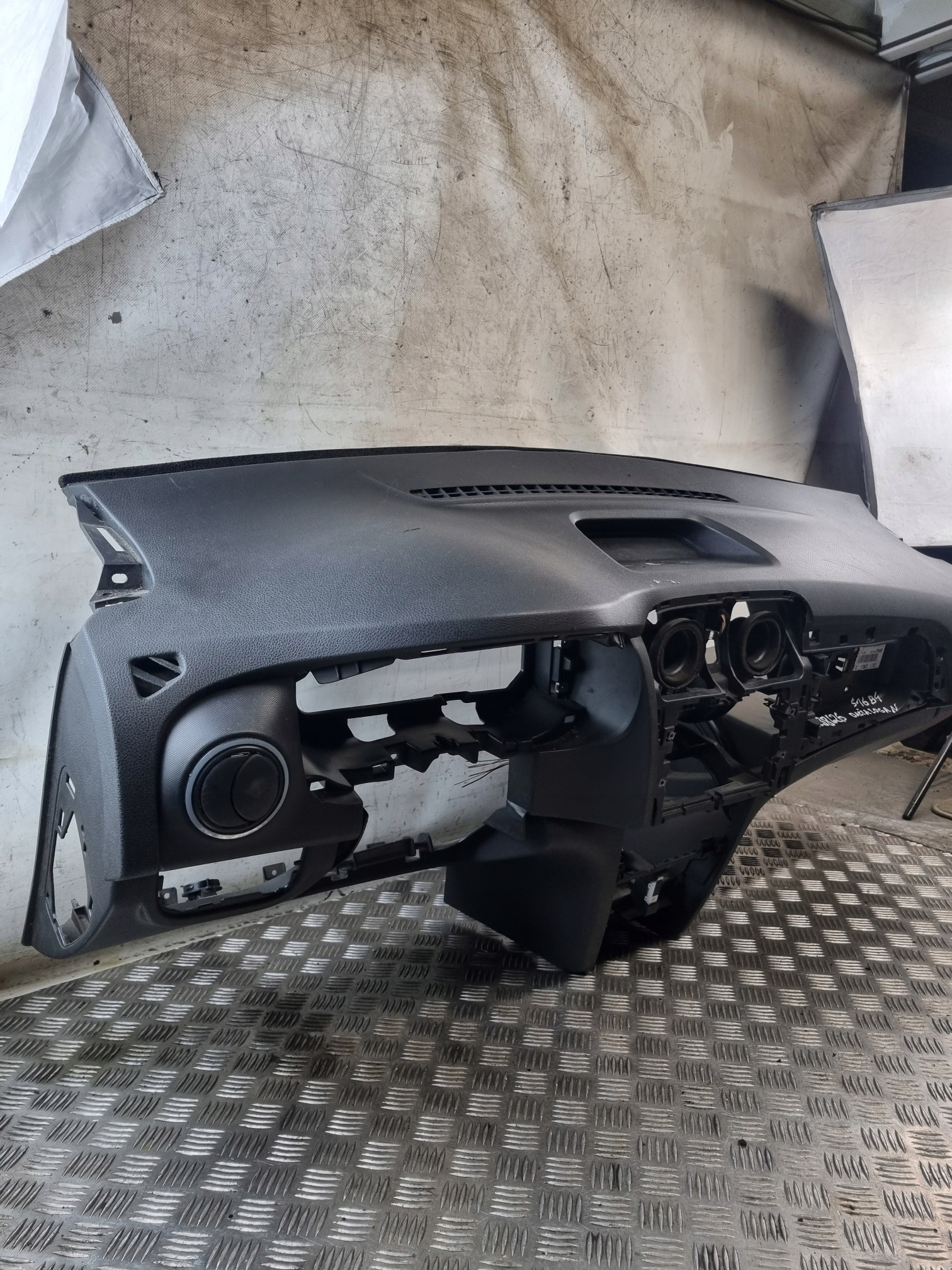 cockpit armaturenbrett DACIA LOGAN 2016