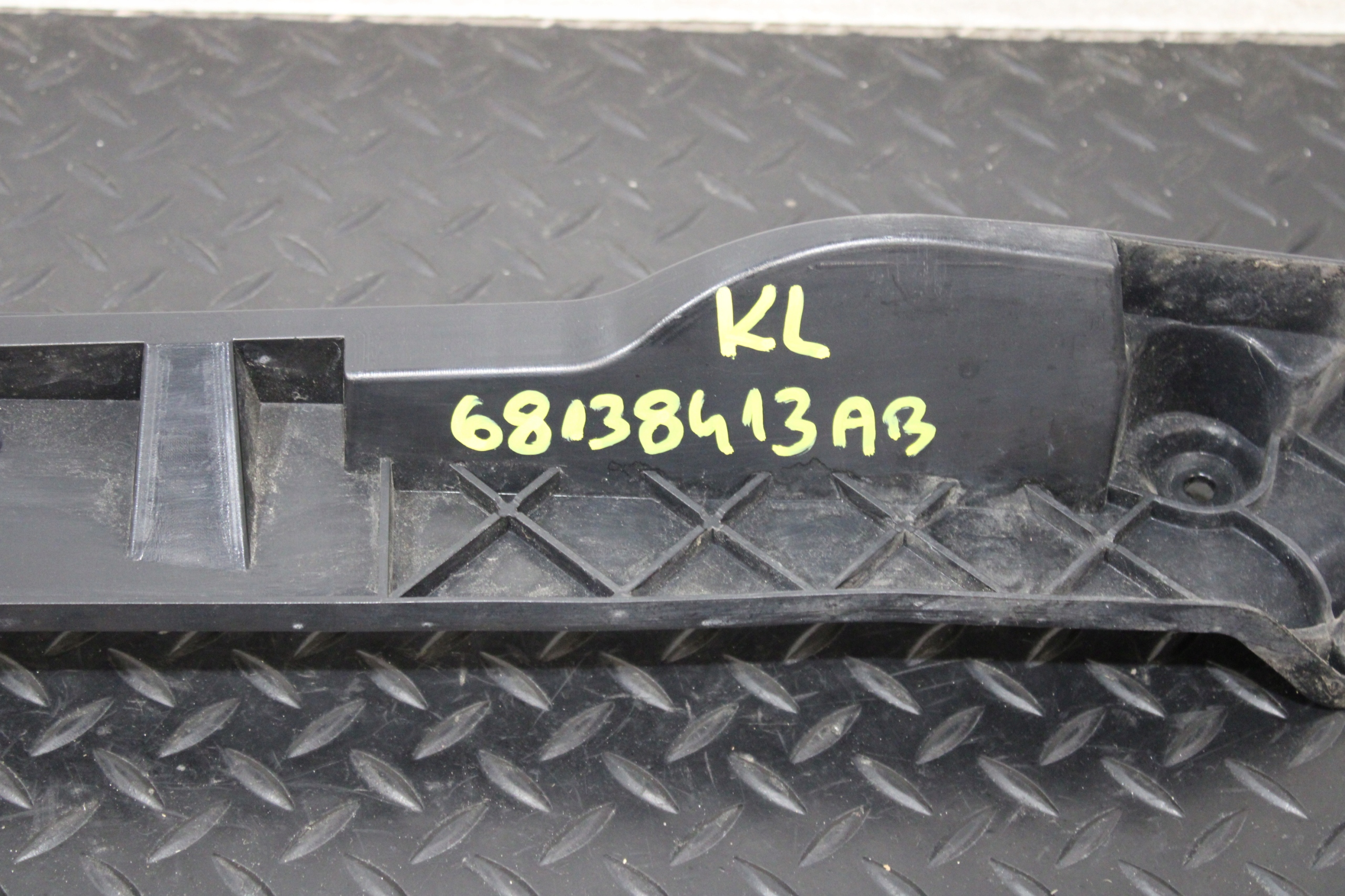 Support Support plaque Pare choc Arrière JEEP CHEROKEE KL 68138413AB