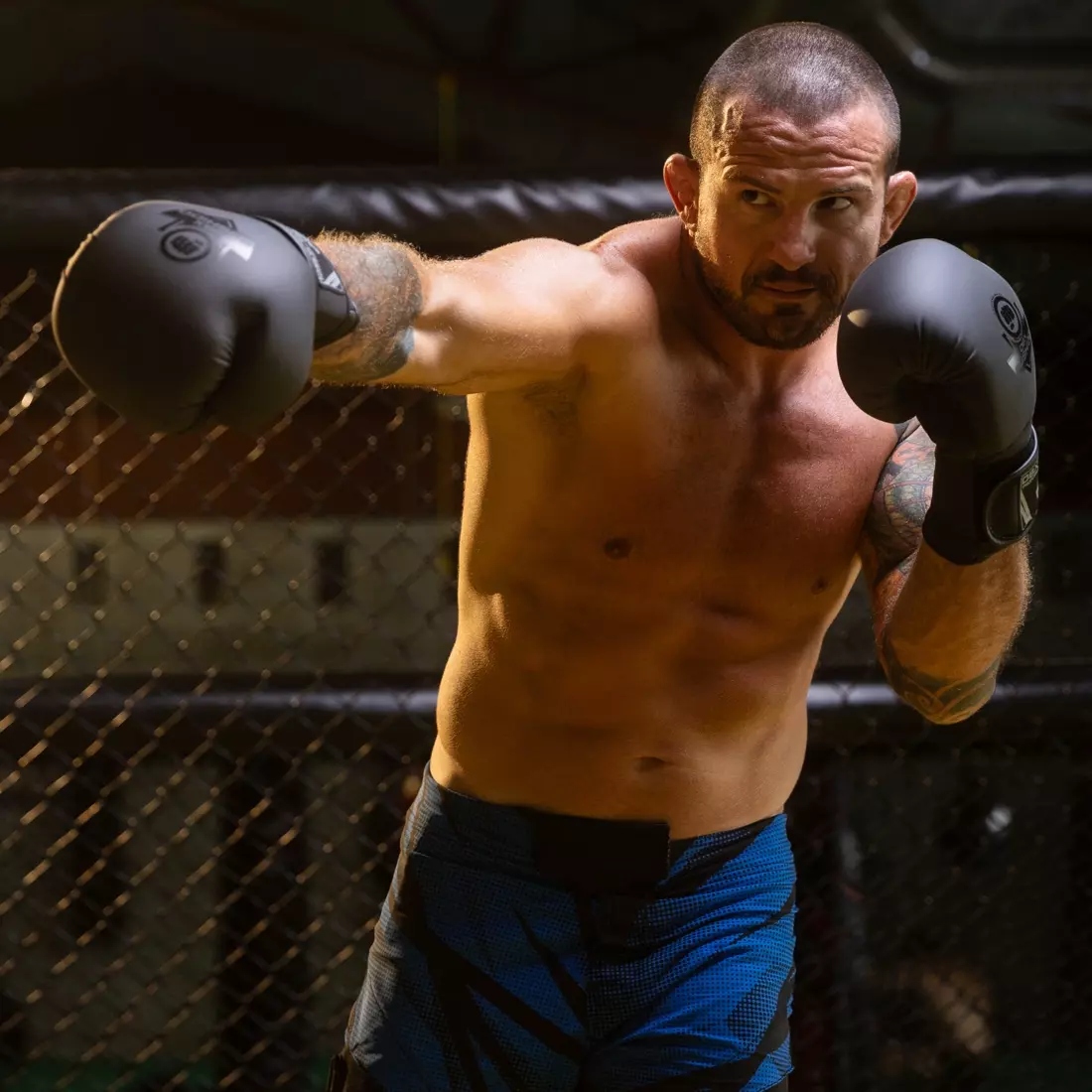 RĘKAWICE BOKSERSKIE SPARINGOWE CZARNE MATOWE BUSHIDO Black Master 14 oz Marka DBX BUSHIDO