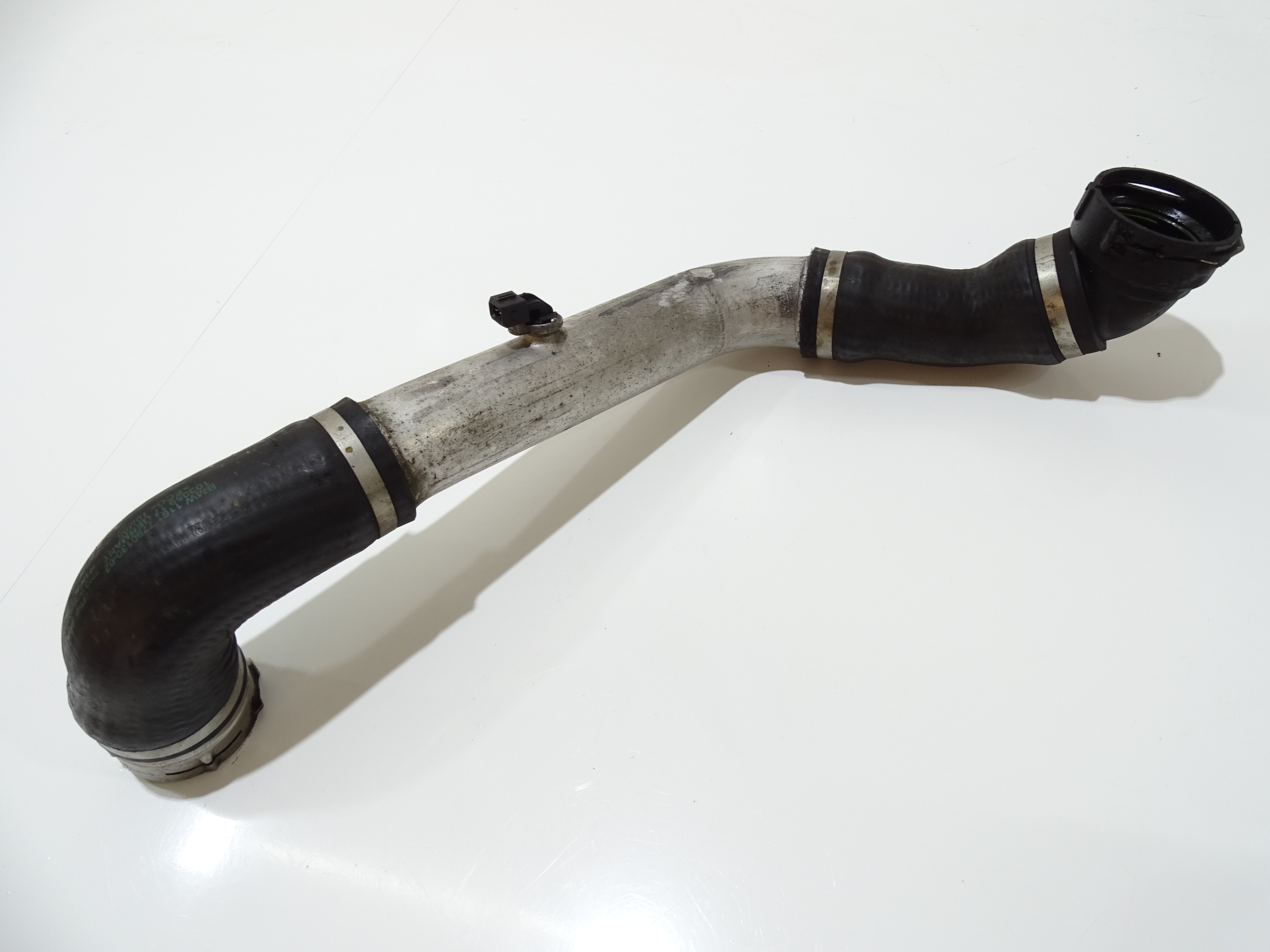 vedení intercoolera BMW E60 E61 306D3 3.0D 7793896 (4817519)