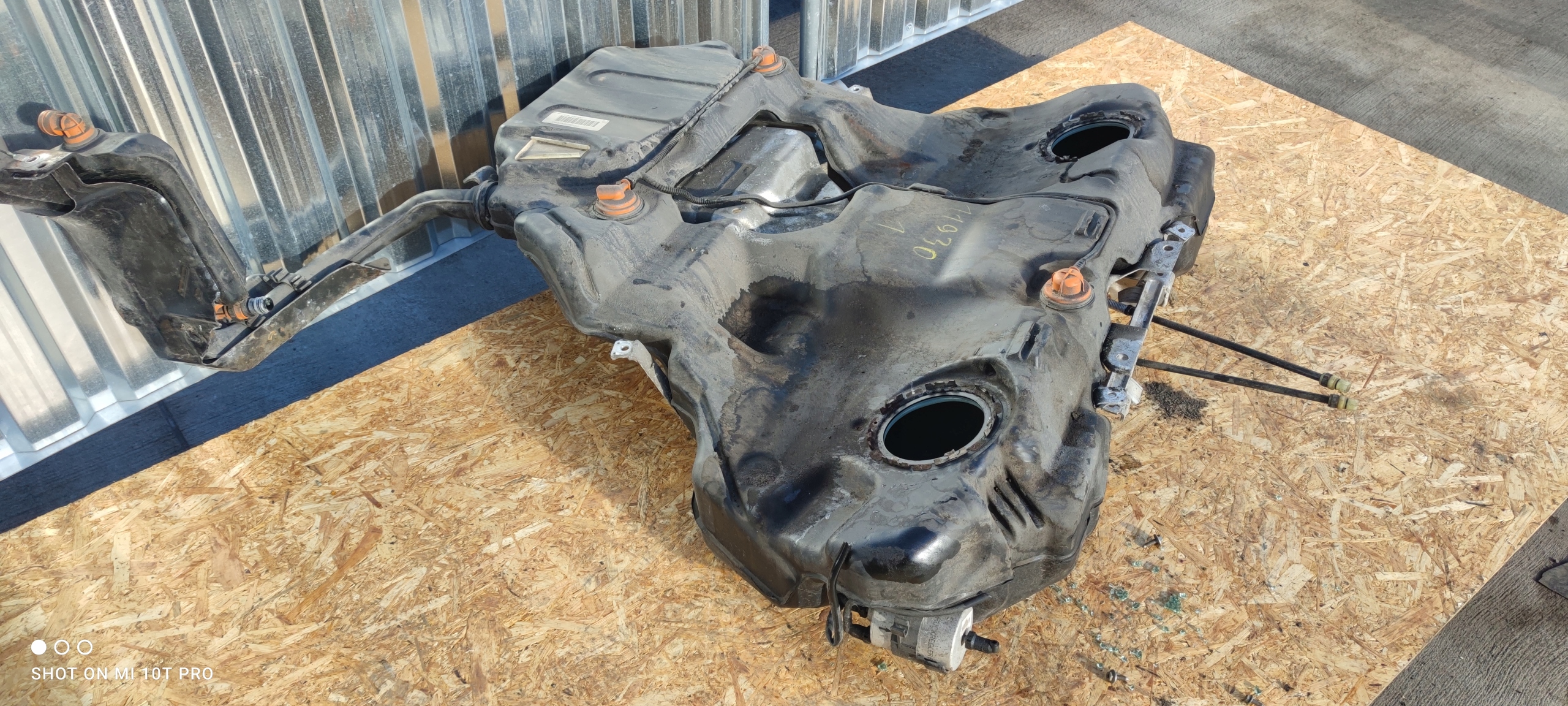 kraftstofftank tank AUDI A4 B7 QUATTRO 8E0201022FB