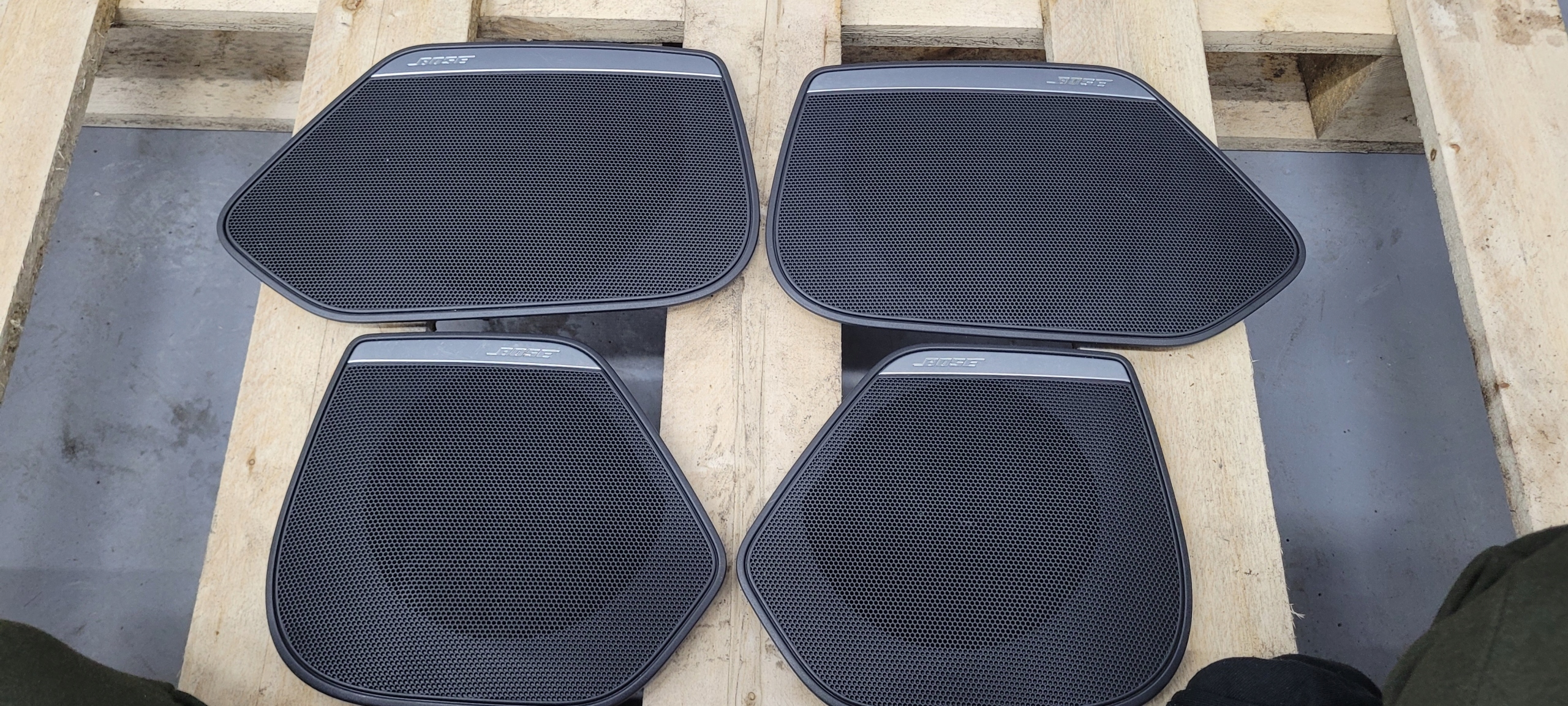 A7 4G MASKOWNICE OSŁONA GŁOŚNIKA DRZWI PRZÓD TYŁ BOSE 4X