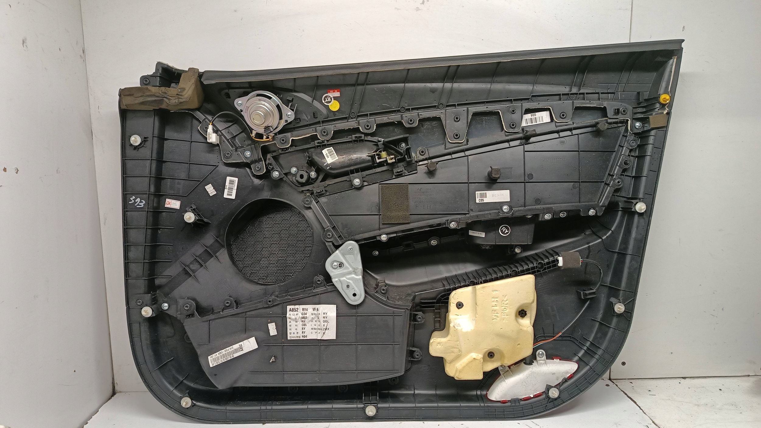 upholstery door left front HYUNDAI i40 82370-3Z000