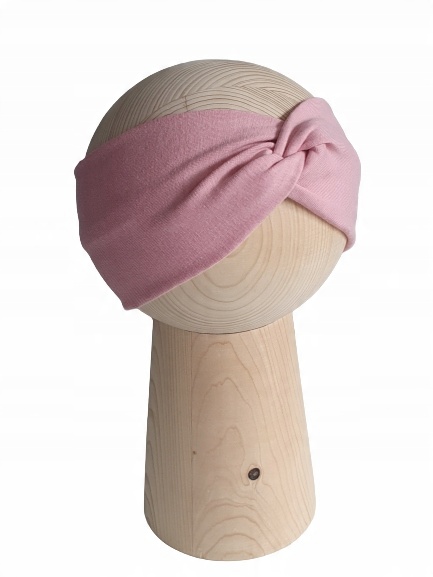

Opaska Przeplatana Brudny Róż Rozmiary 36-39cm
