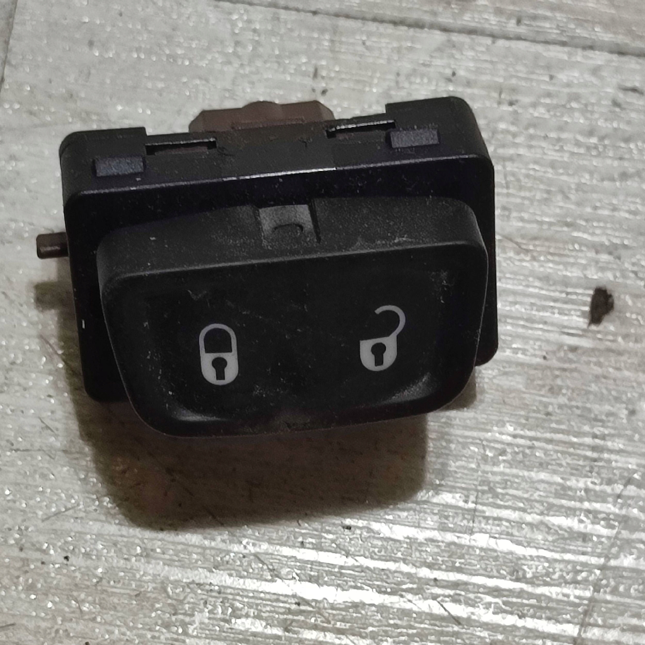 button central of a lock Fiat 500X