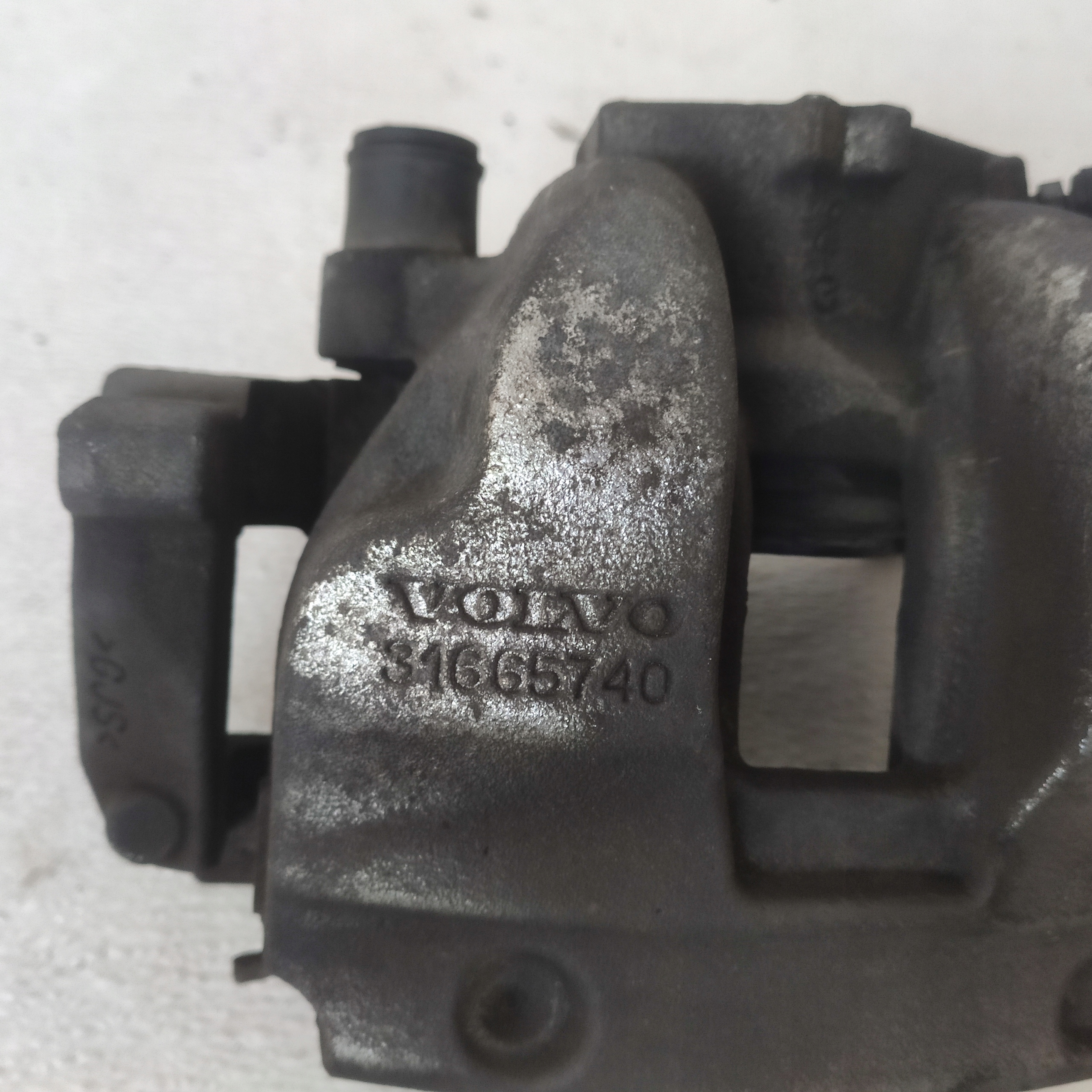 VOLVO XC60 II 2022 B4 MILD-HYBRID caliper brake left front 345MM