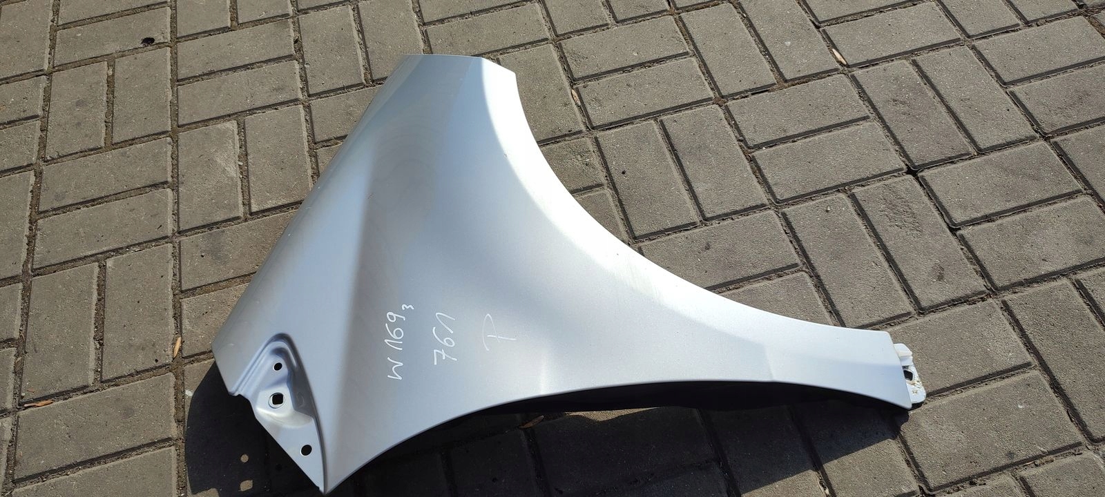 fender right front front Mercedes W169 761