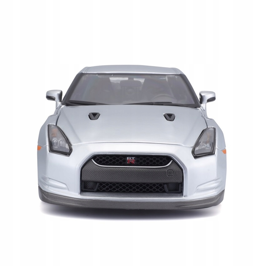 Nissan GT-R R35 1:18 model Bburago 18-12079 Kolor dominujący biel