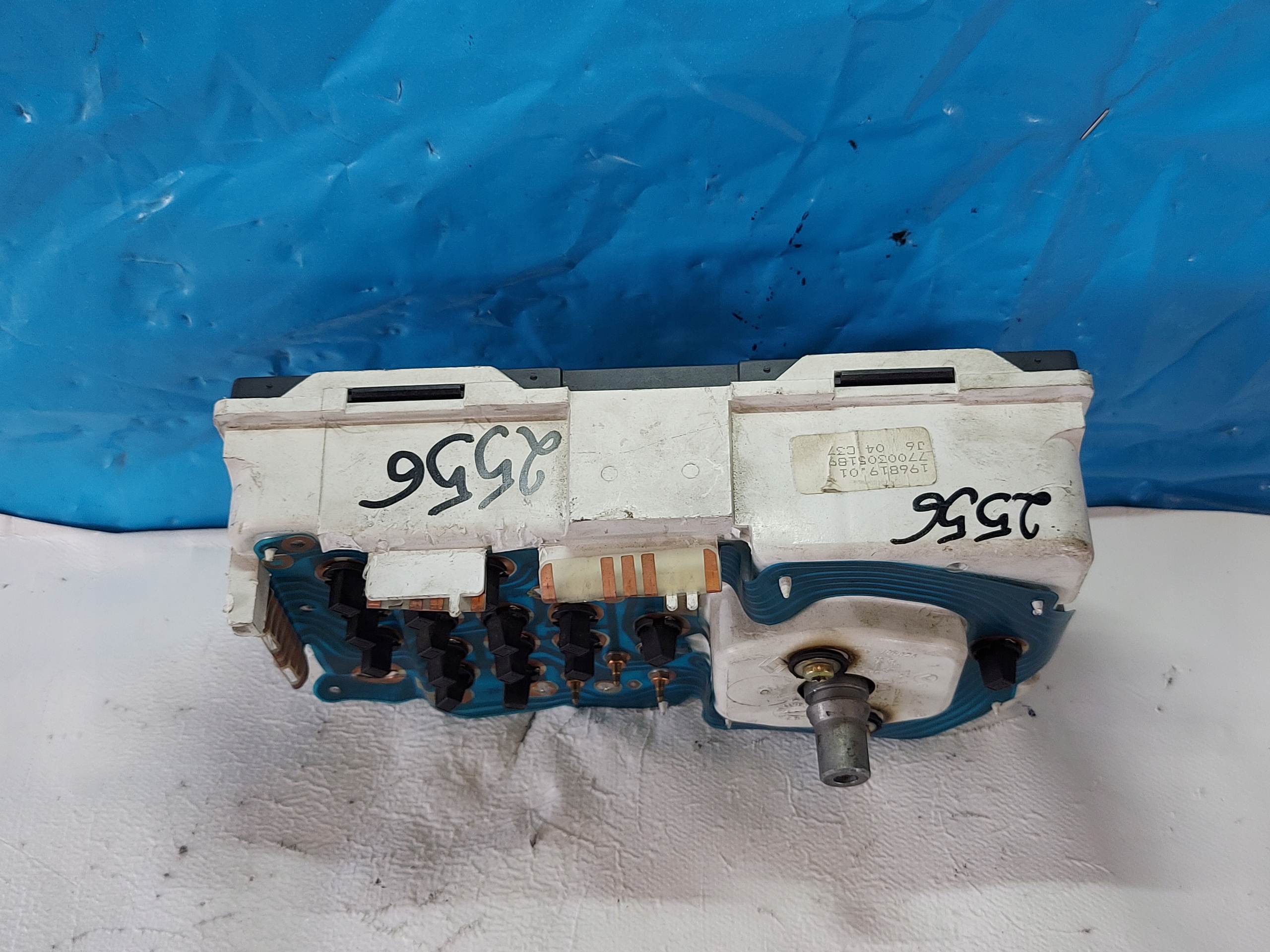 dials clock RENAULT RAPID 1.9 D 19681901