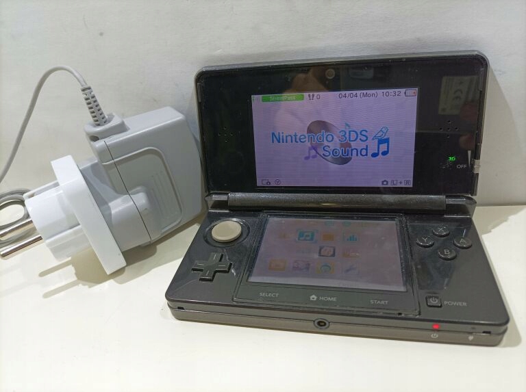 Konsola Nintendo 3DS czarna + ładowarka