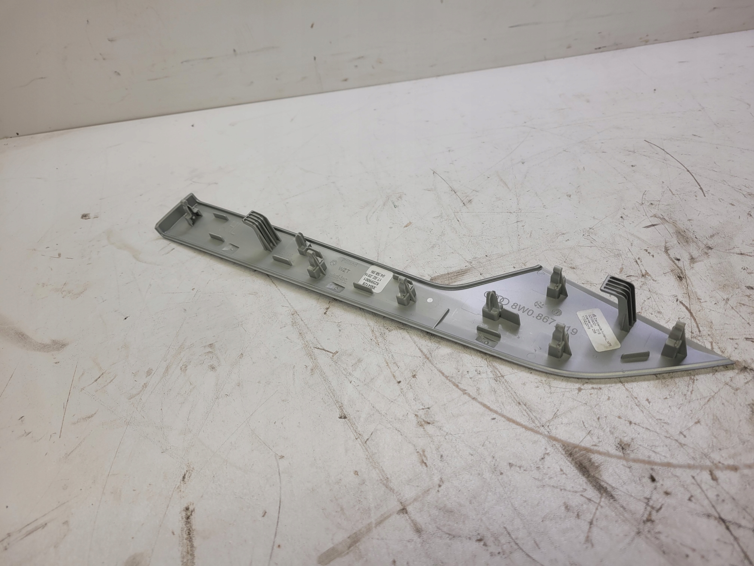 DEKOR moulding door left rear part AUDI A4 B9 8W0867419