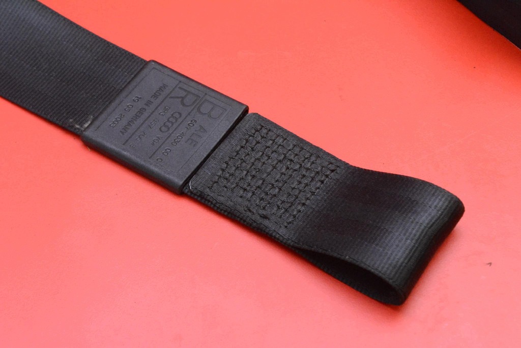 seat belt right front adjuster EU 8P3857706B AUDI A3 8P 3D 03-05
