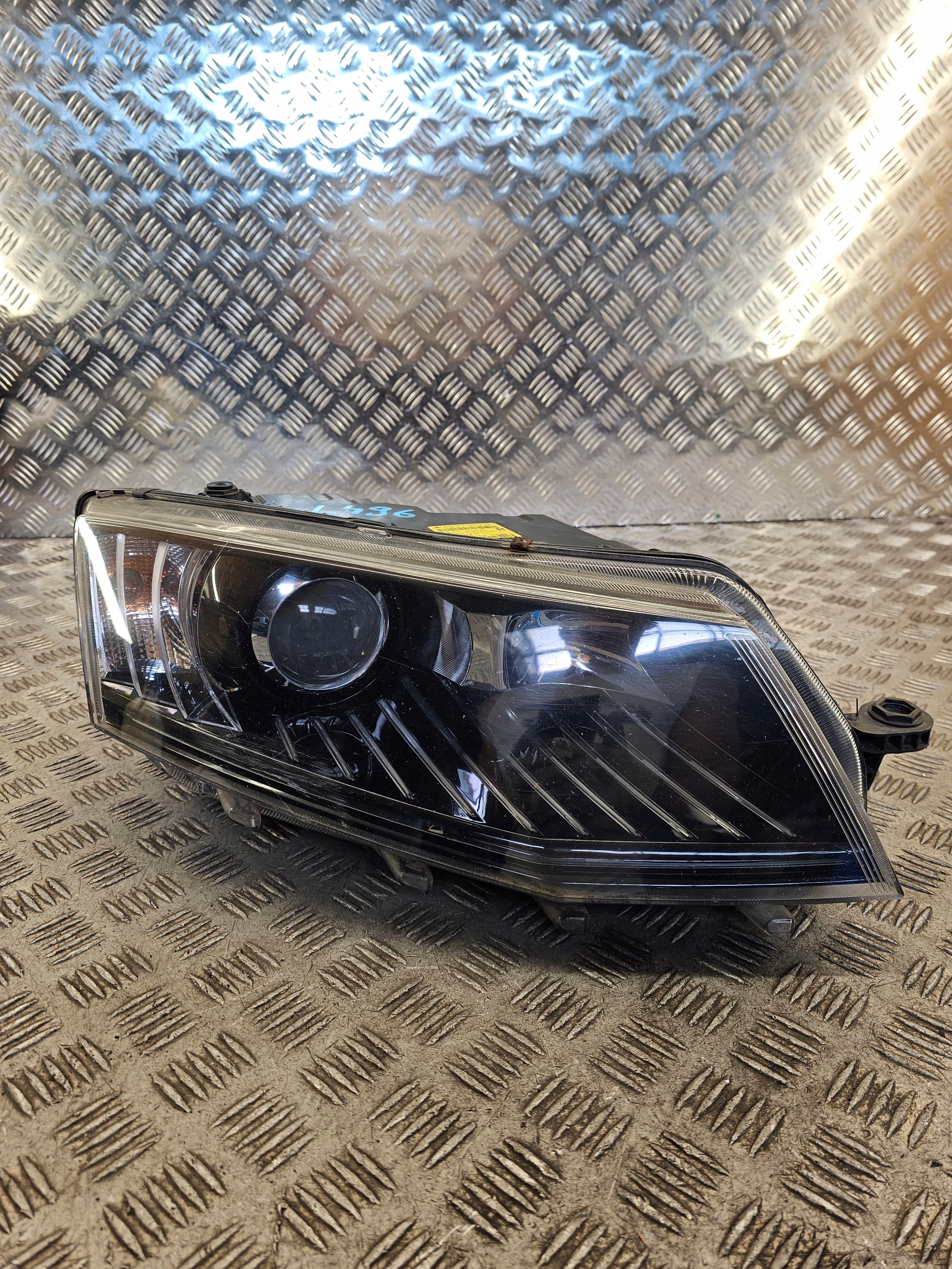 light BI-XENON right front right front SKODA OCTAVIA III UK 5E2941016B