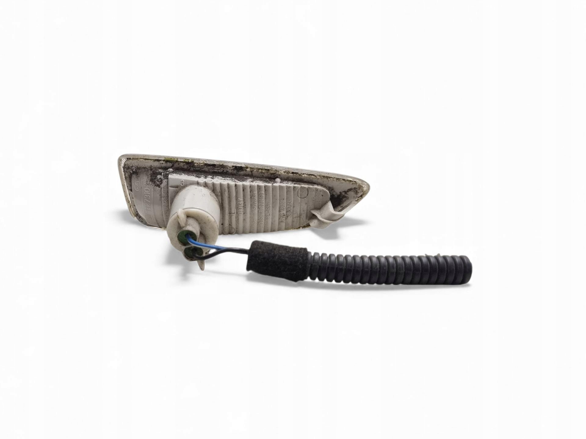 indicator of a fender front left side Opel Astra J 2011 13273103