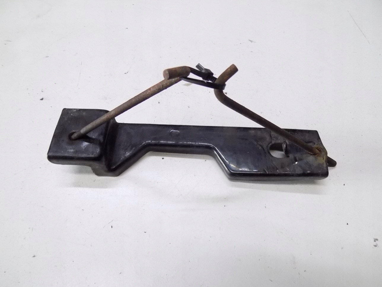 1231jhk76nvfds2 - Honda CR-V III 06-11 крепление аккумулятора