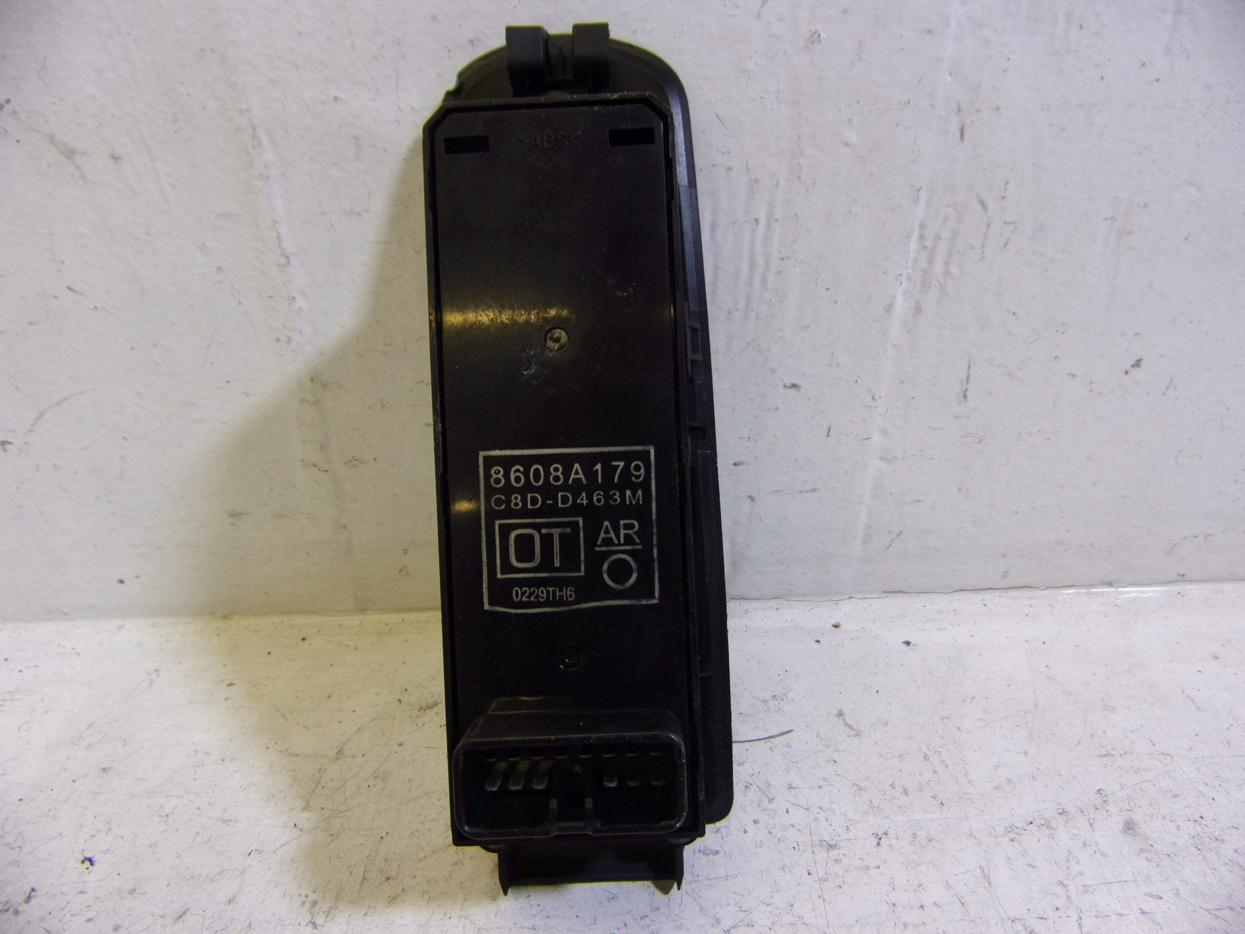 control panel of the window driver´s MITSUBISHI COLT 6 86087A179