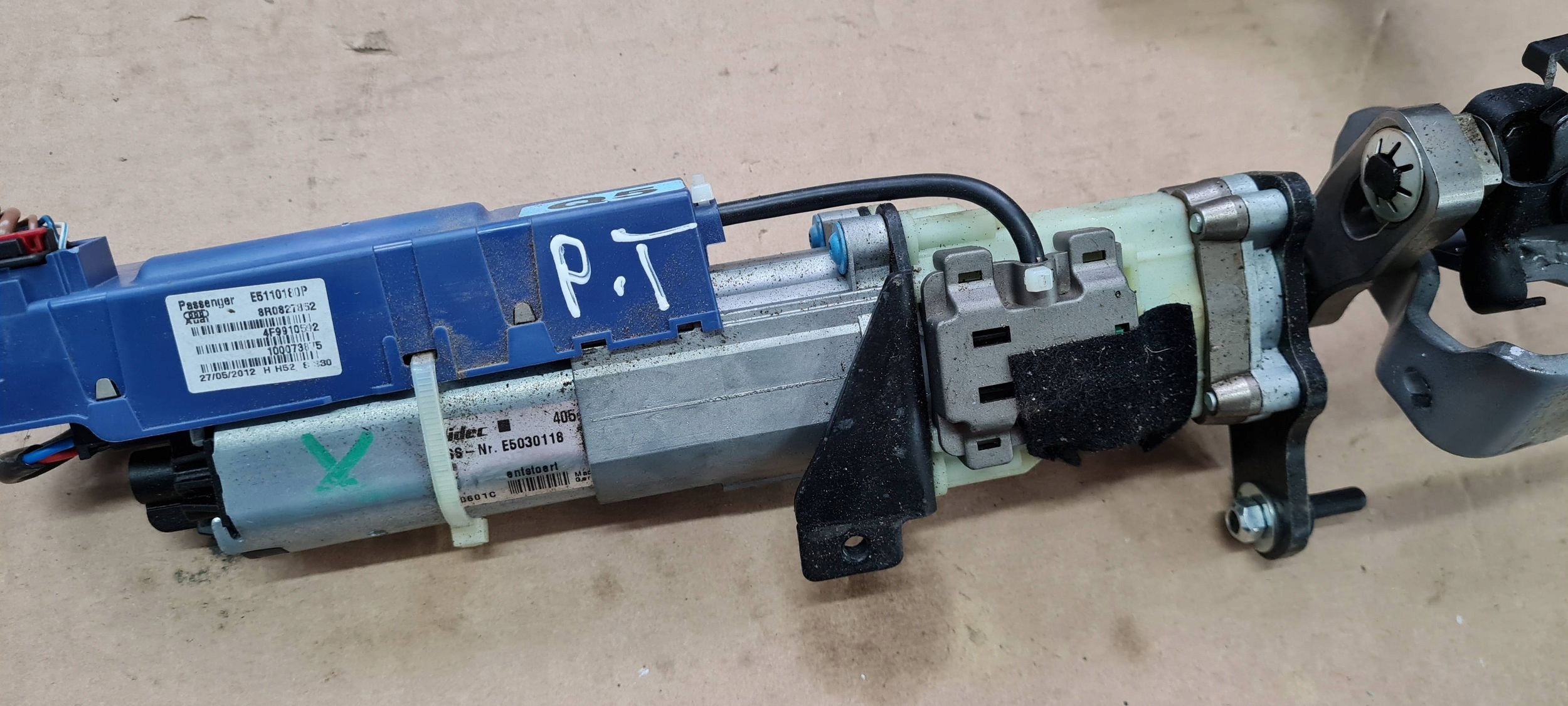 SQ5 8R Q5 LIFT damper electrical bonnet boot right 8R0827852B