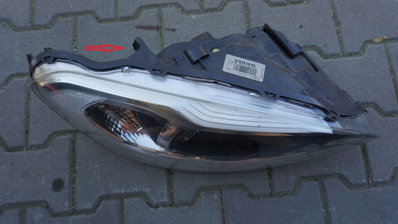 VOLVO XC60 LIFT - light right front ZWYKLA H7