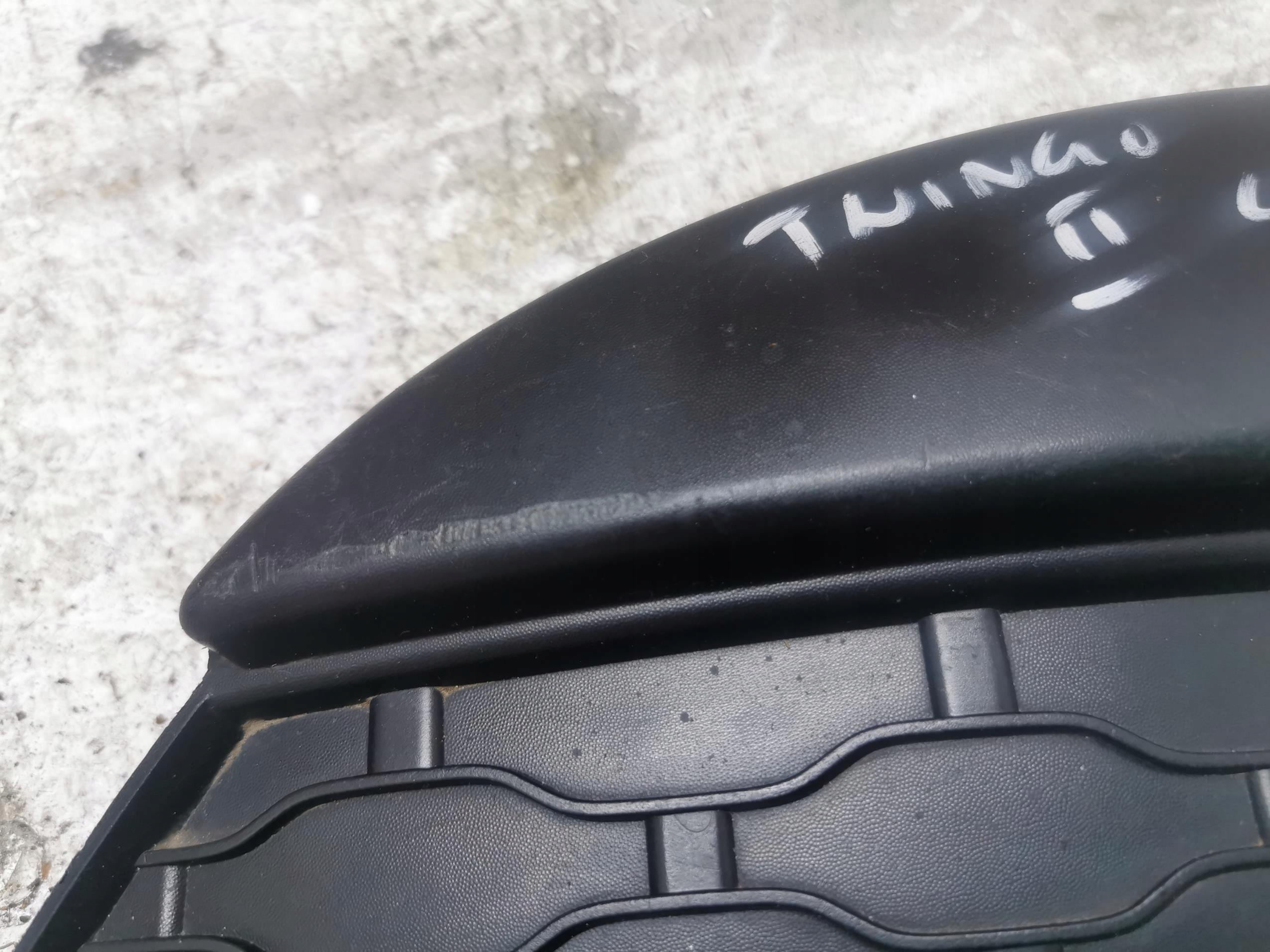 grid of a bumper left front RENAULT TWINGO II 07-14