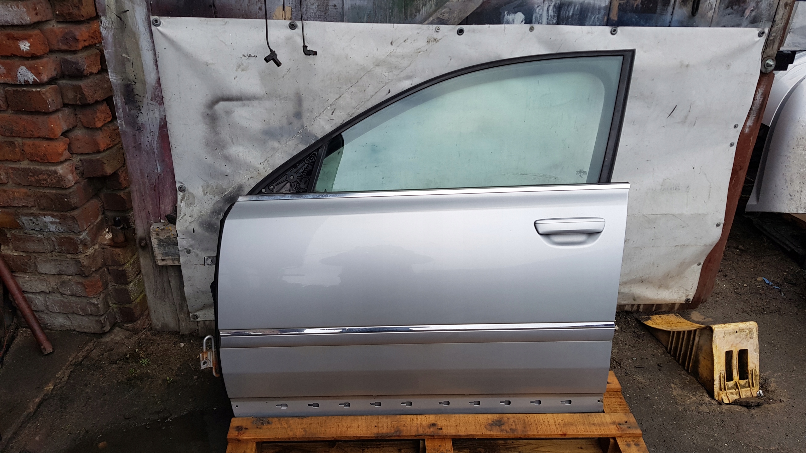 AUDI A8 D3 door left front LY7W