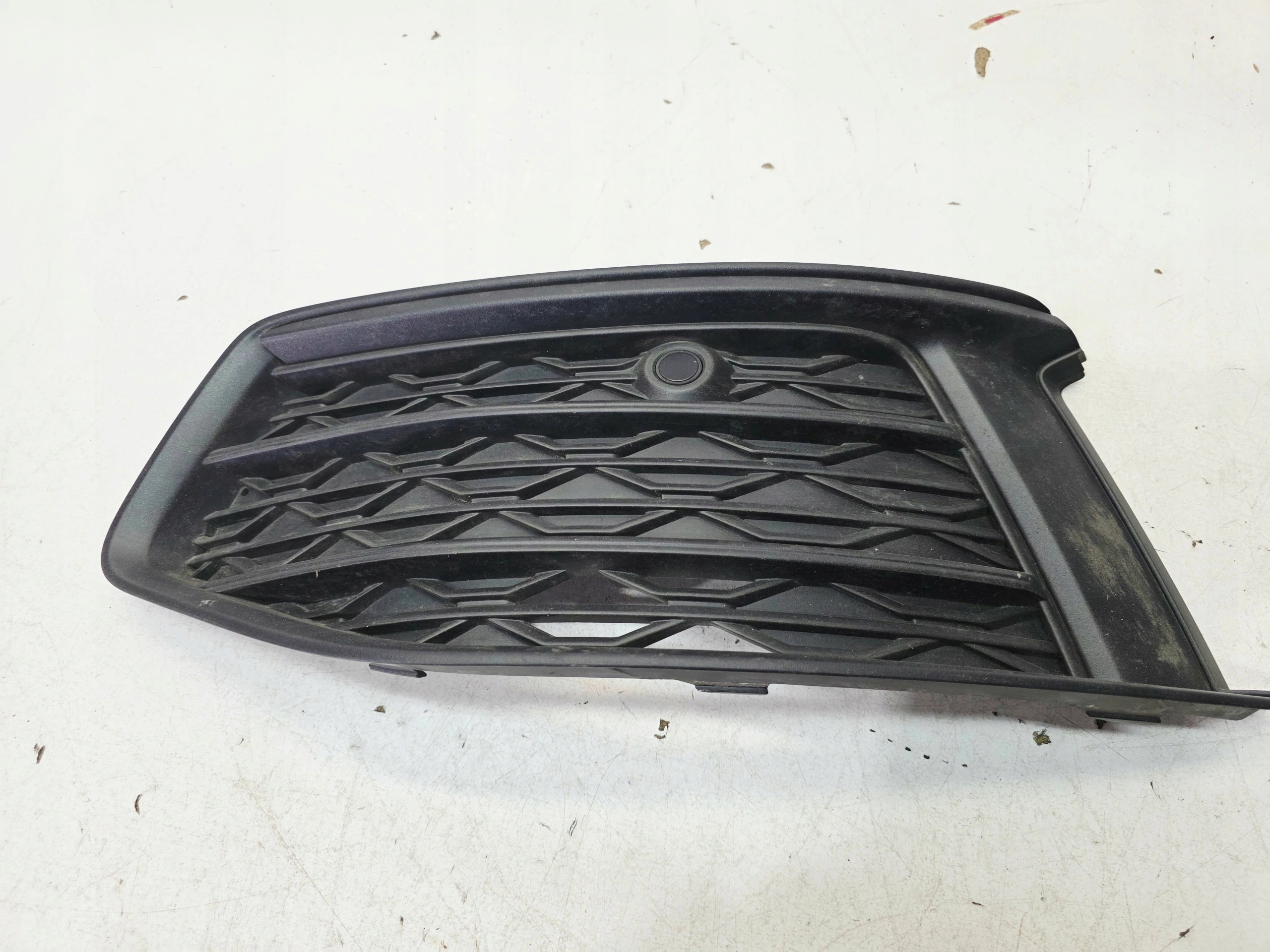 grid grille spoiler of a bumper left AUDI A6 C8 4K0807681
