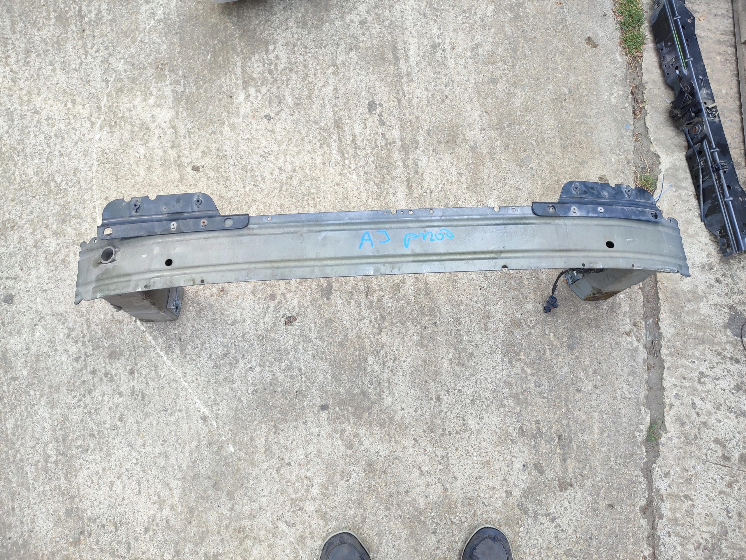 sider pillar of a bumper front Opel Astra J Z177
