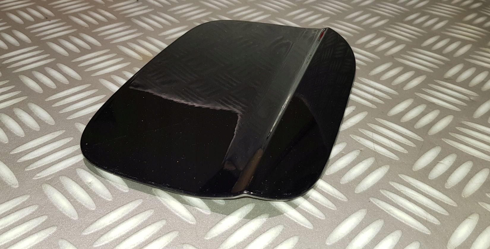 AUDI Q5 80A KLAPKA WLEWU PALIWA KOLOR CZARNY LY9B 80A809907 19R Typ samochodu 4x4/SUV Samochody osobowe