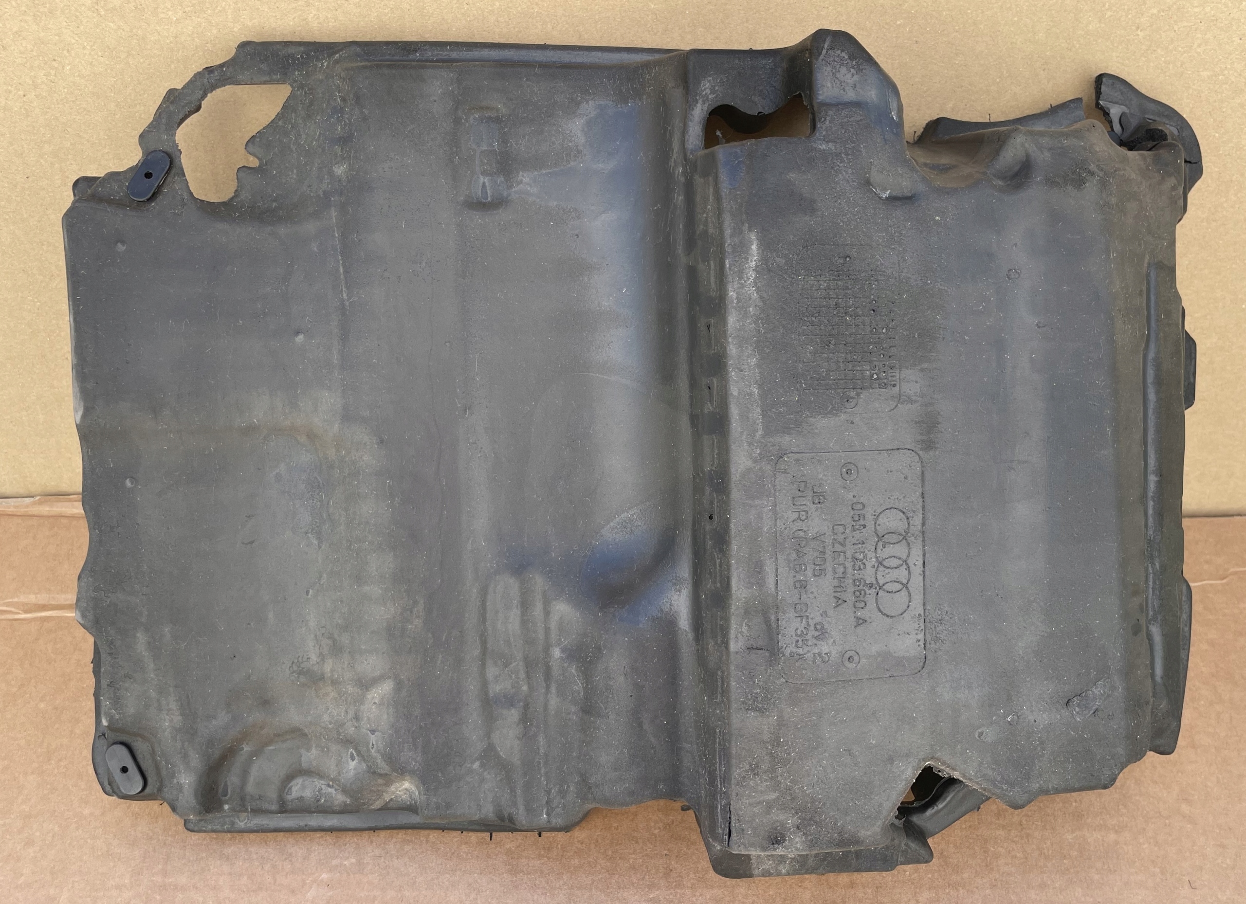 Blende Abdeckung MISKI OLEJOWEJ 05L103660A Original IDEAL
