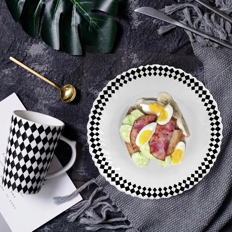 SERWIS OBIADOWY 18 ELEM DLA 6 OSÓB KPL TALERZY ZE ZDOBIENIEM W ROMBY SZKŁO