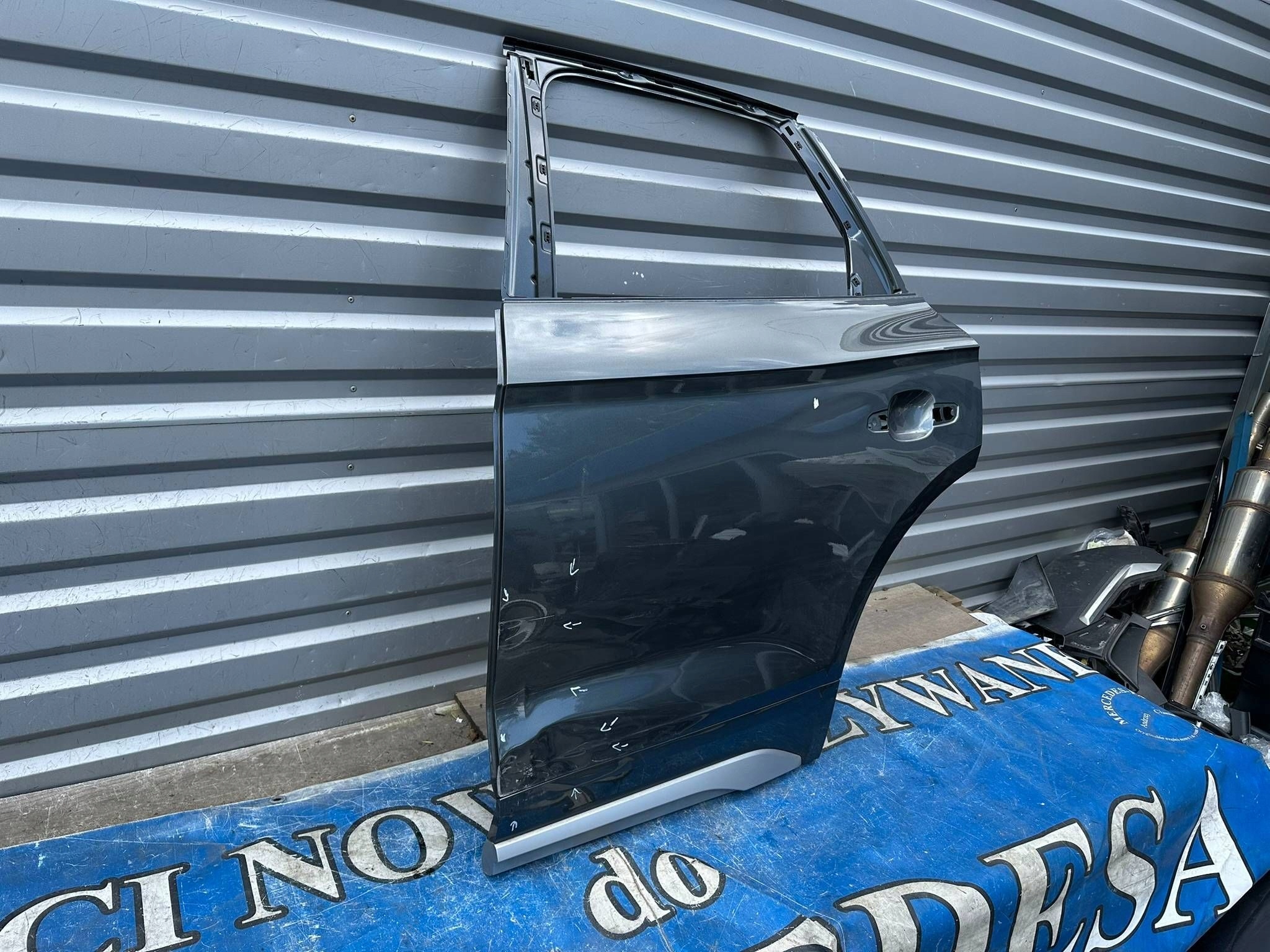 AUDI Q5 80A DRZWI LEWE TYLNE TYŁ Numer katalogowy części OOR1877