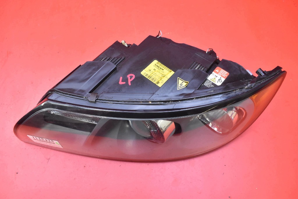 REFLEKTOR left light front lens XENON EU 30698889 VOLVO V50 1 and 03-11