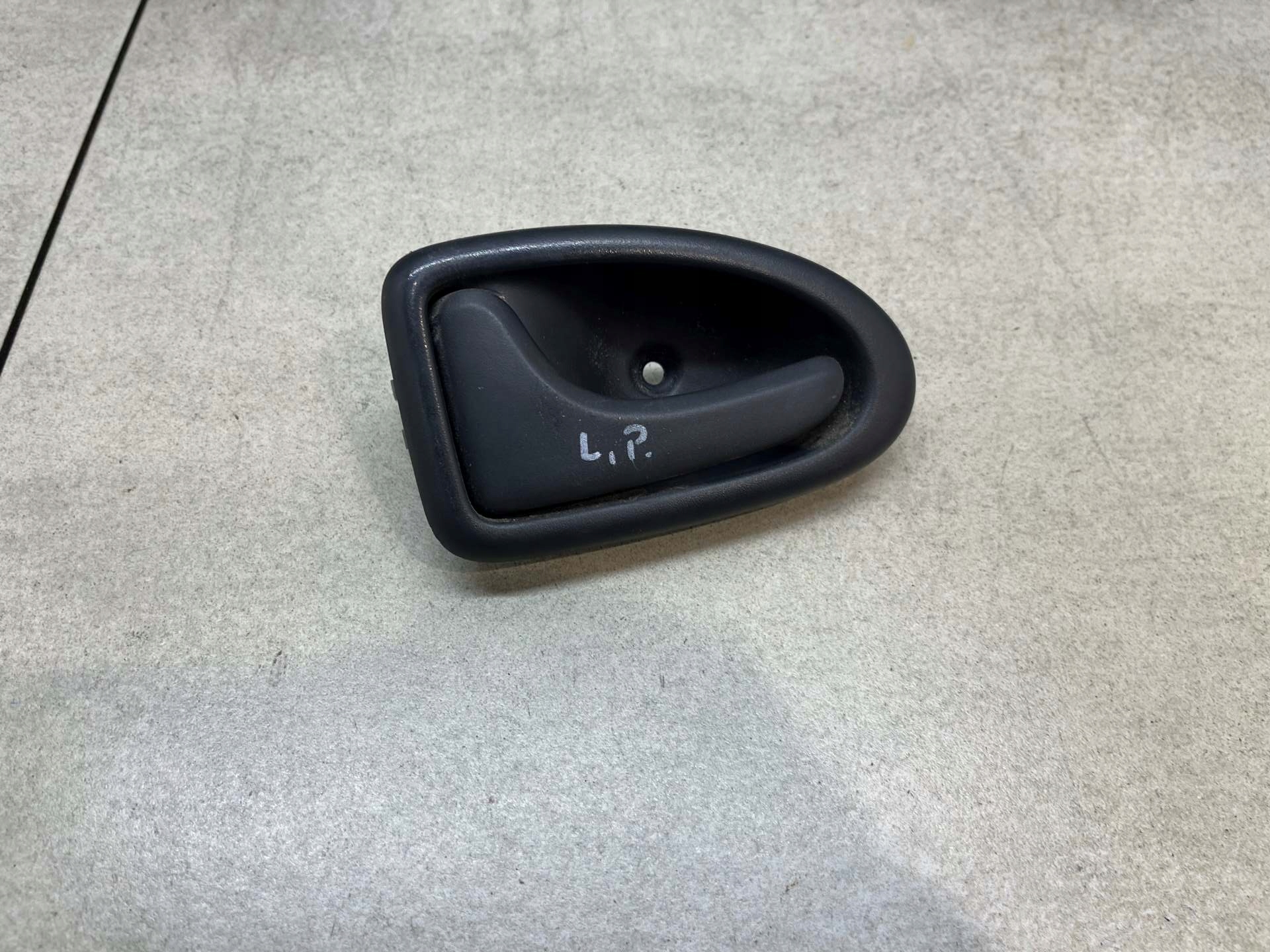 handle inner left front OPEL VIVARO and 2.5 CDTI 8200028994