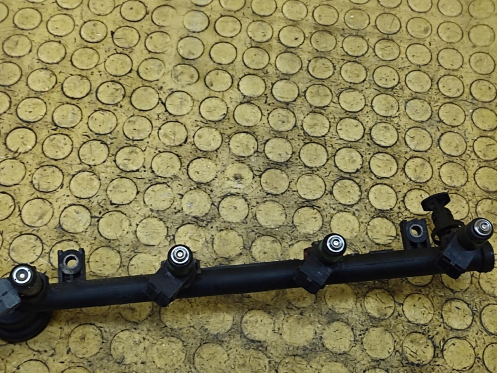 RENAULT LAGUNA II 1.8 injection ramp 7700107405