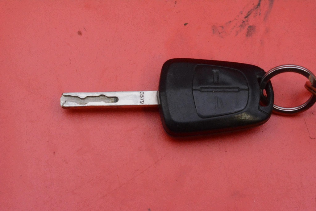 ignition key 2421430 OPEL ASTRA 3 III H 1.7 CDTI 100 KM 04-07