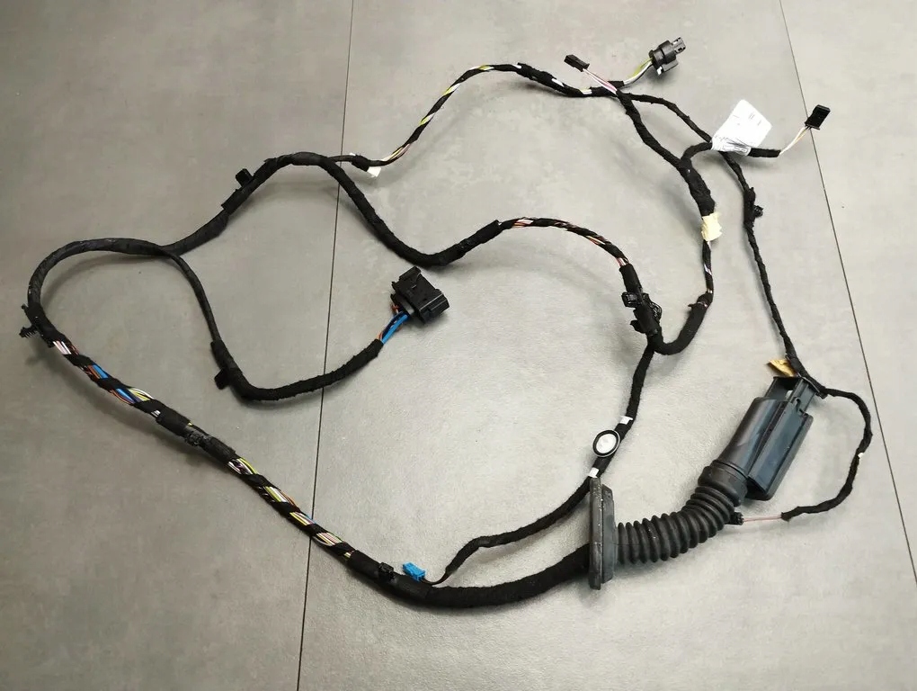 BMW X1 F48 bundle door right rear part 6840096
