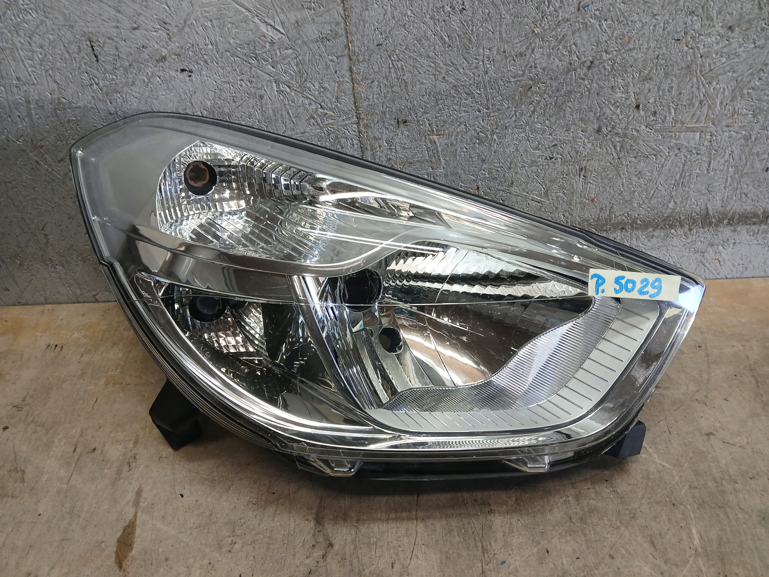 light front right DACIA DOKKER 260102414R
