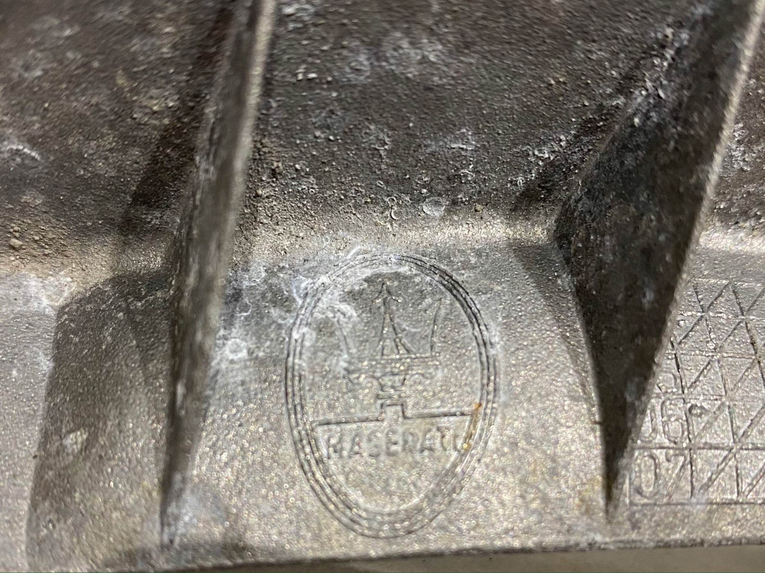 MASERATI QUATTROPORTE M139 bracket console RH
