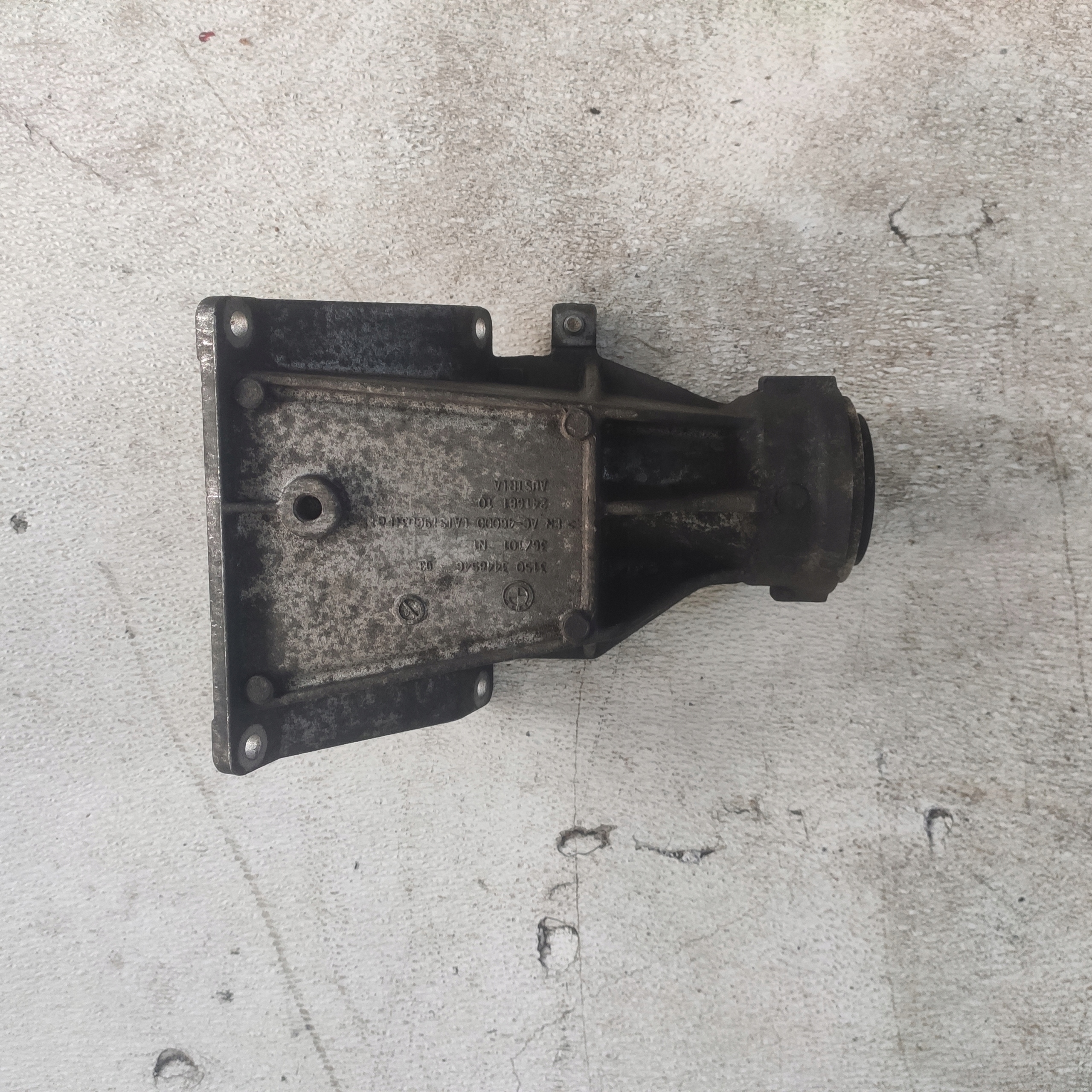 BMW X3 E83 LIFT 2.0D N47 Support Console Demi axe