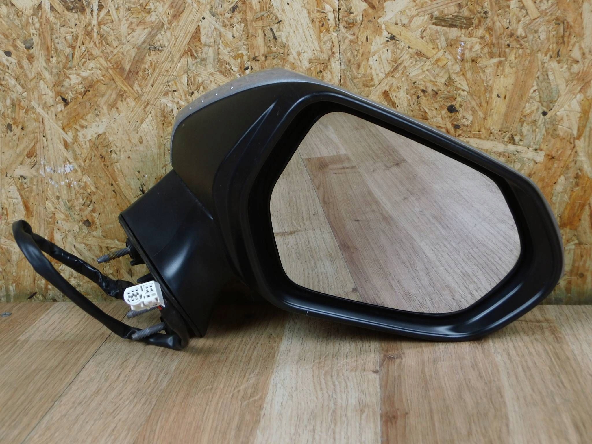 Toyota Corolla E21 2018-2022 mirror right 6 of cables (vertical)