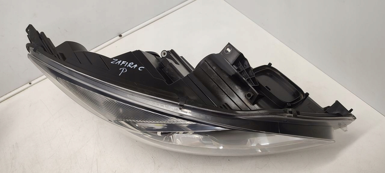 light front front right Opel Zafira C